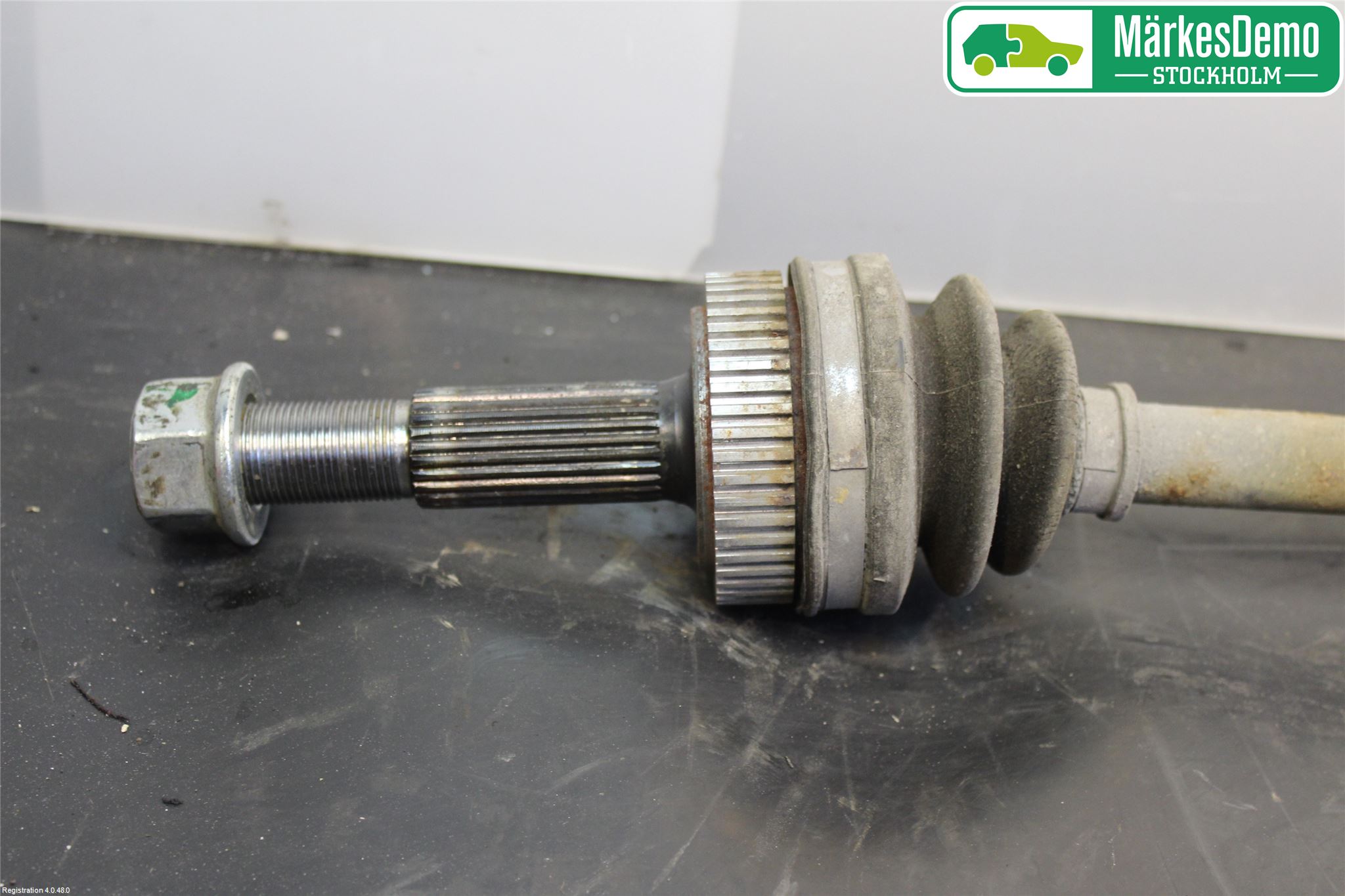 Nissan QASHQAI+2  10-14 Drivaxel Bak Vänster
