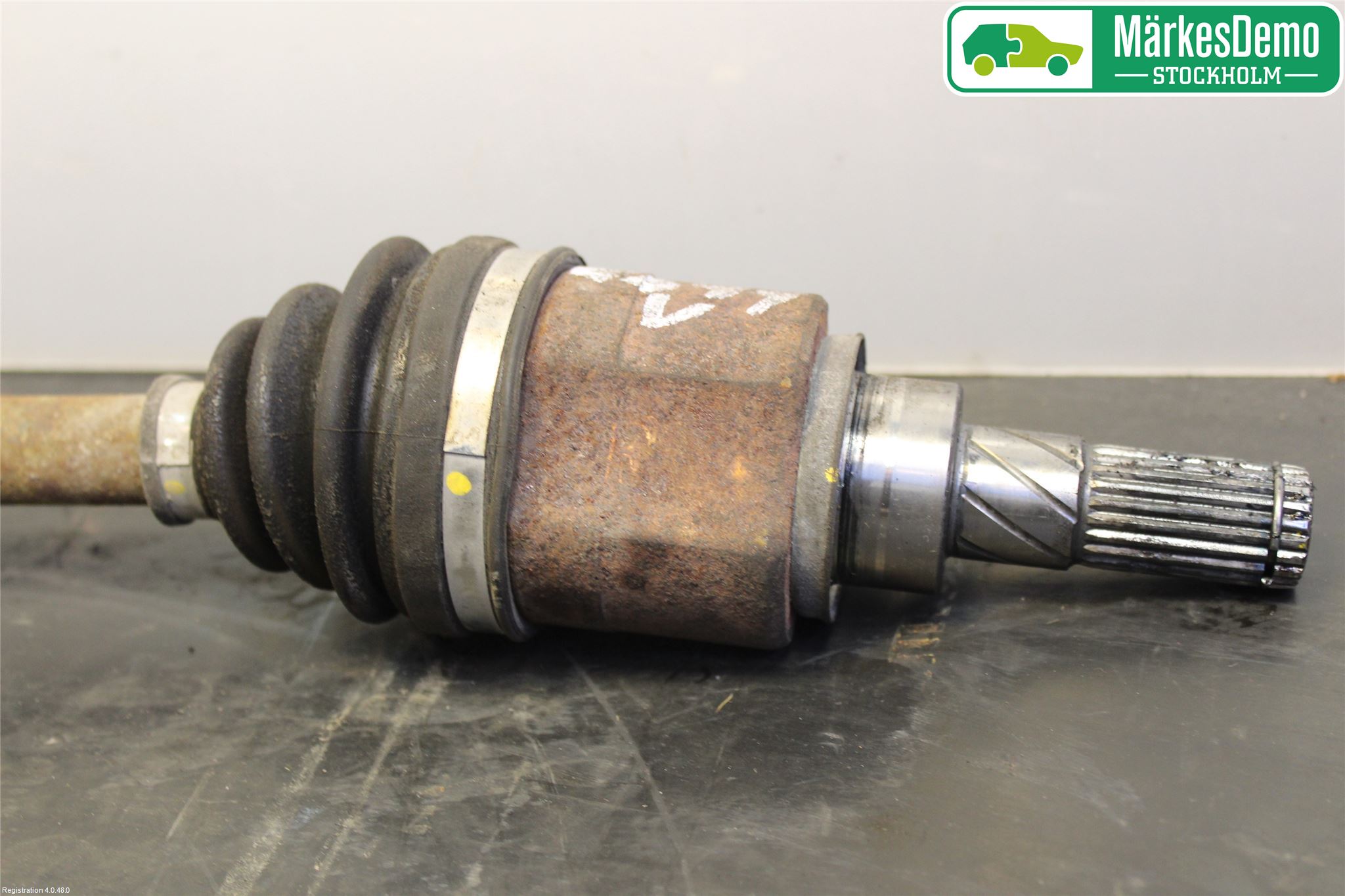 Nissan QASHQAI+2  10-14 Drivaxel Bak Vänster