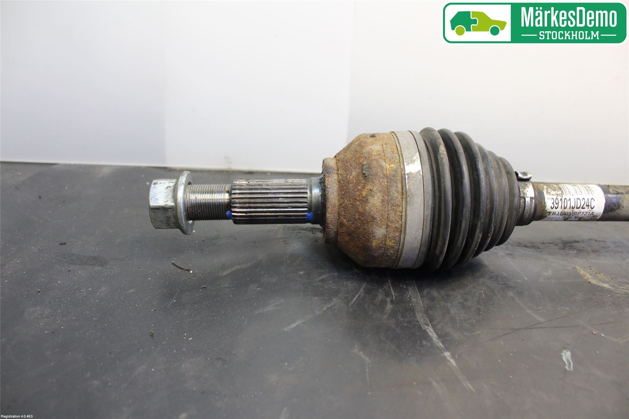 Nissan QASHQAI+2  10-14 Drivaxel Fram Vänster