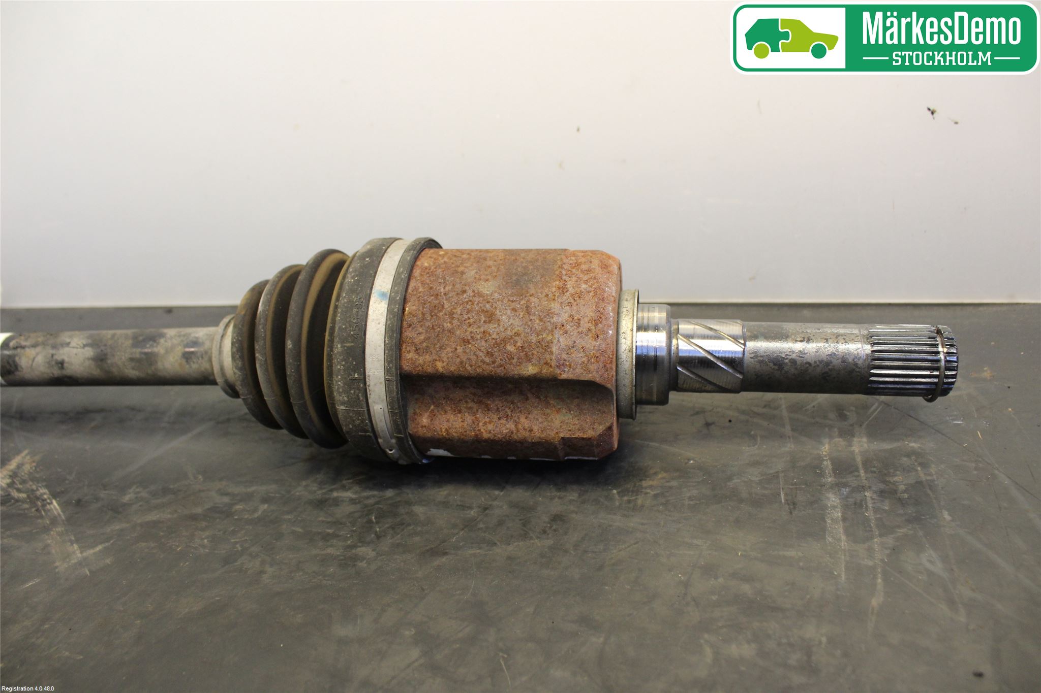 Nissan QASHQAI+2  10-14 Drivaxel Fram Vänster