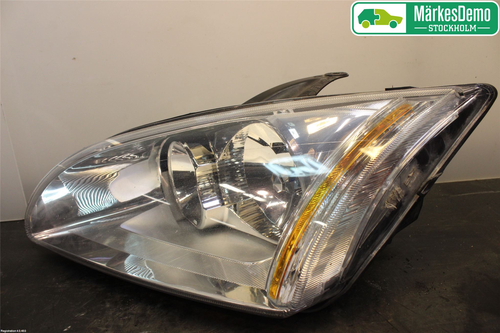 Ford FOCUS     04-07 Strålkastare Vänster