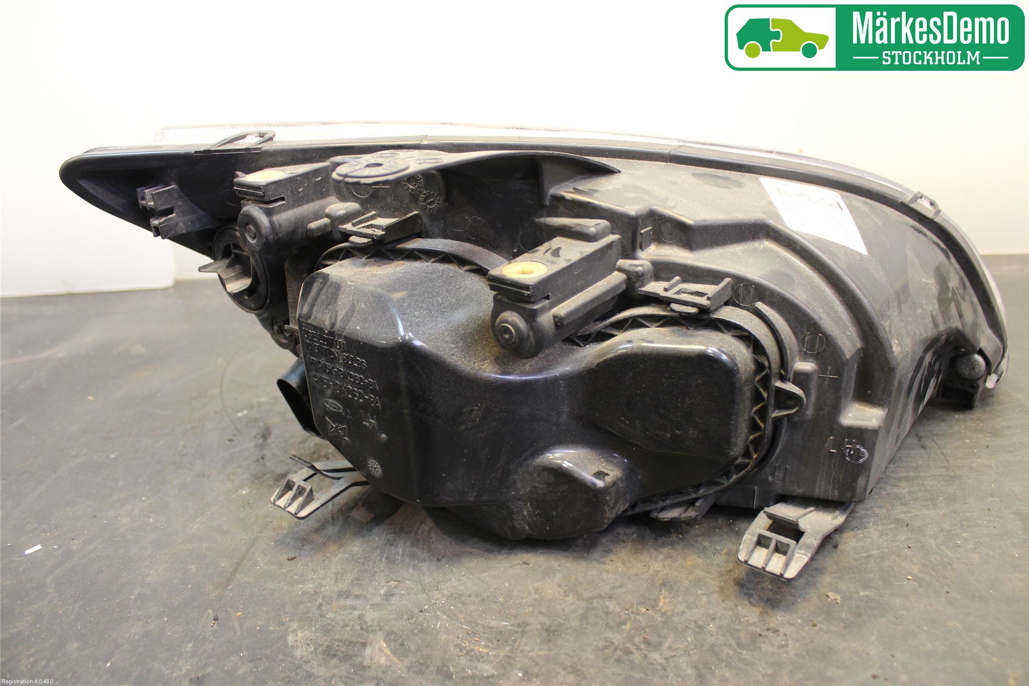 Ford FOCUS     04-07 Strålkastare Vänster