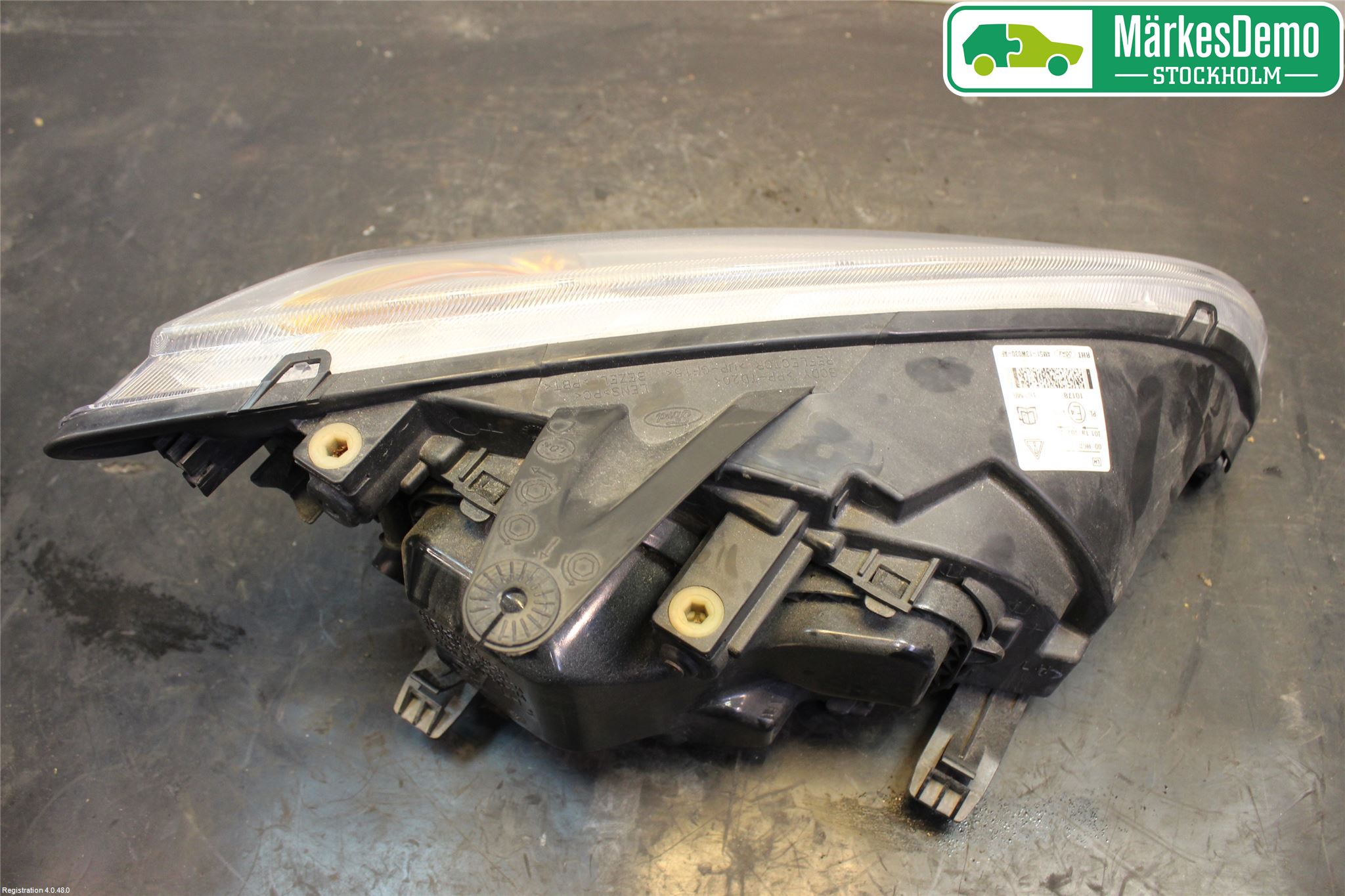 Ford FOCUS     04-07 Strålkastare Vänster