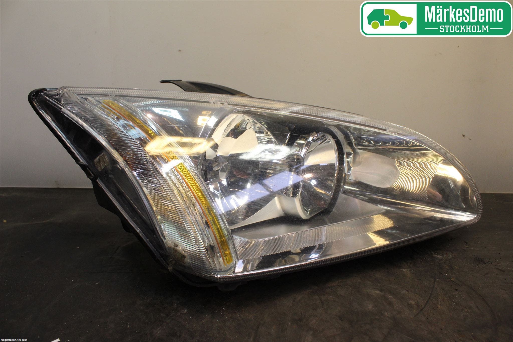 Ford FOCUS 04-07 Strålkastare Höger