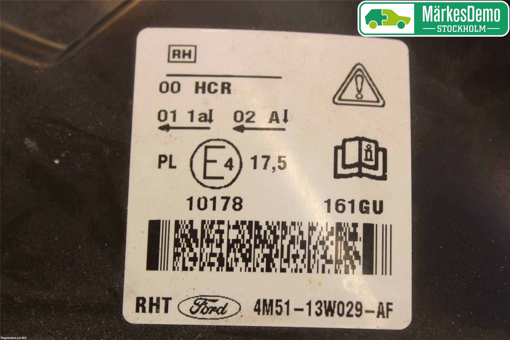 Ford FOCUS     04-07 Strålkastare Höger