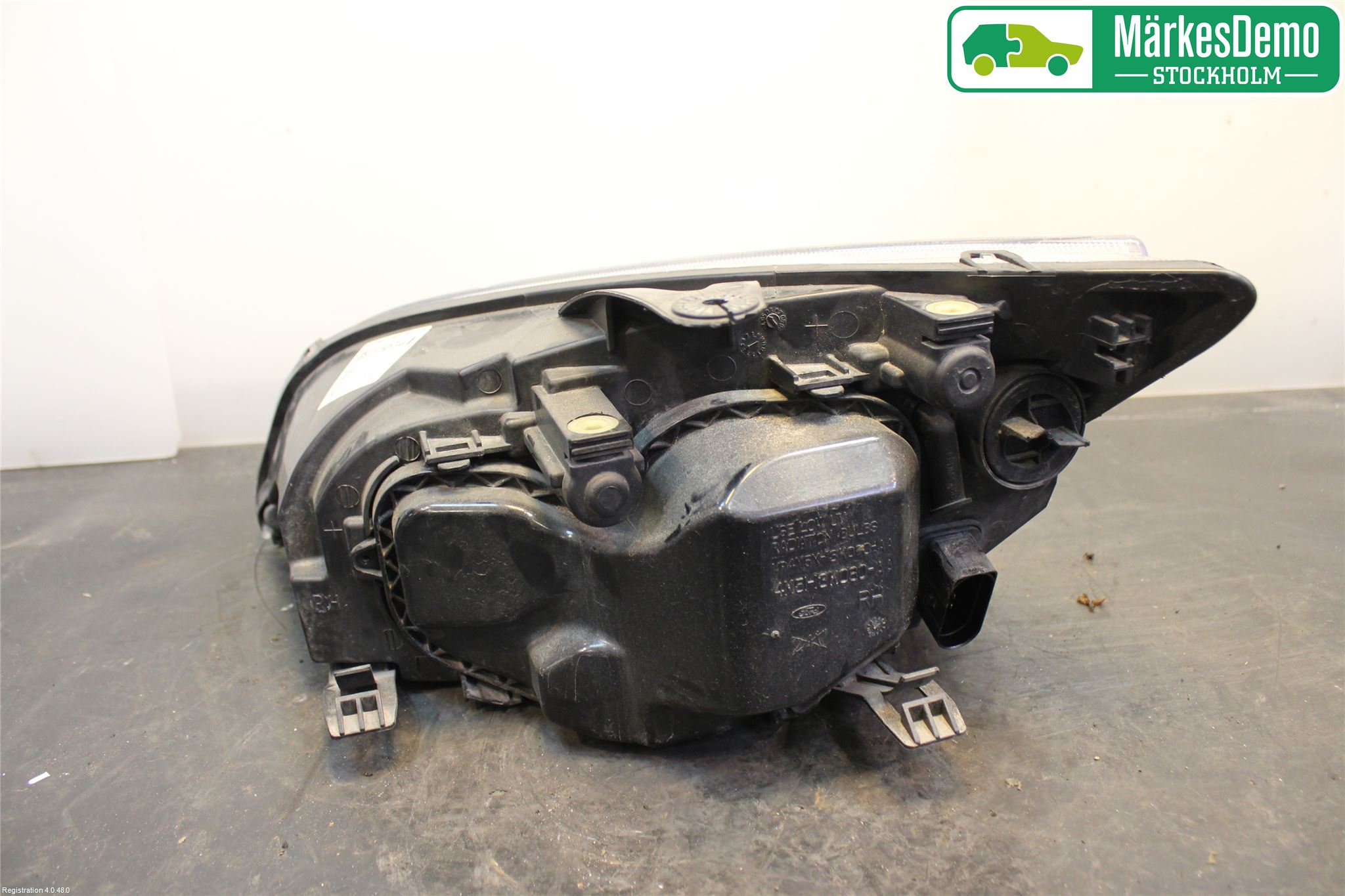 Ford FOCUS     04-07 Strålkastare Höger