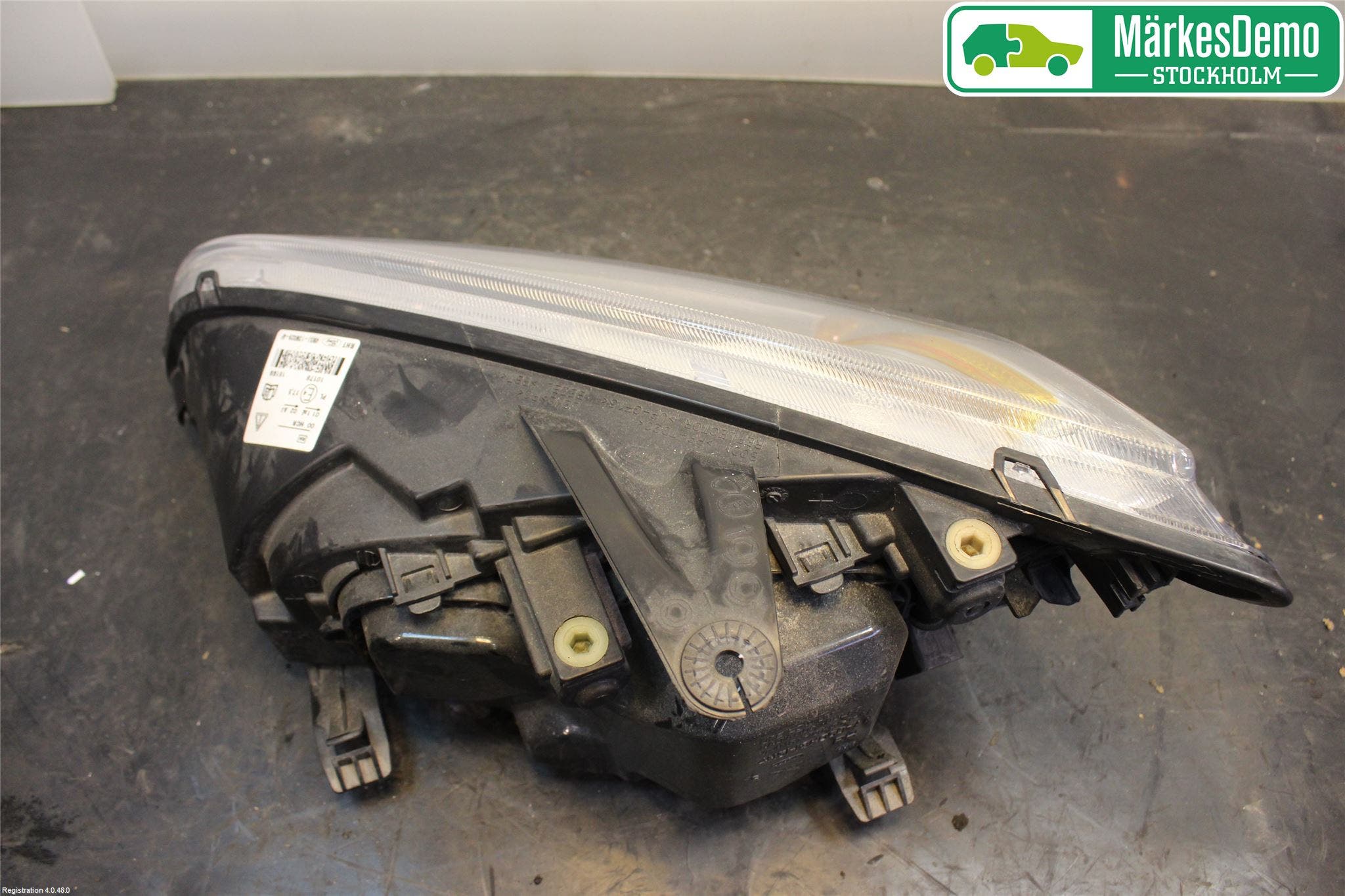 Ford FOCUS 04-07 Strålkastare Höger