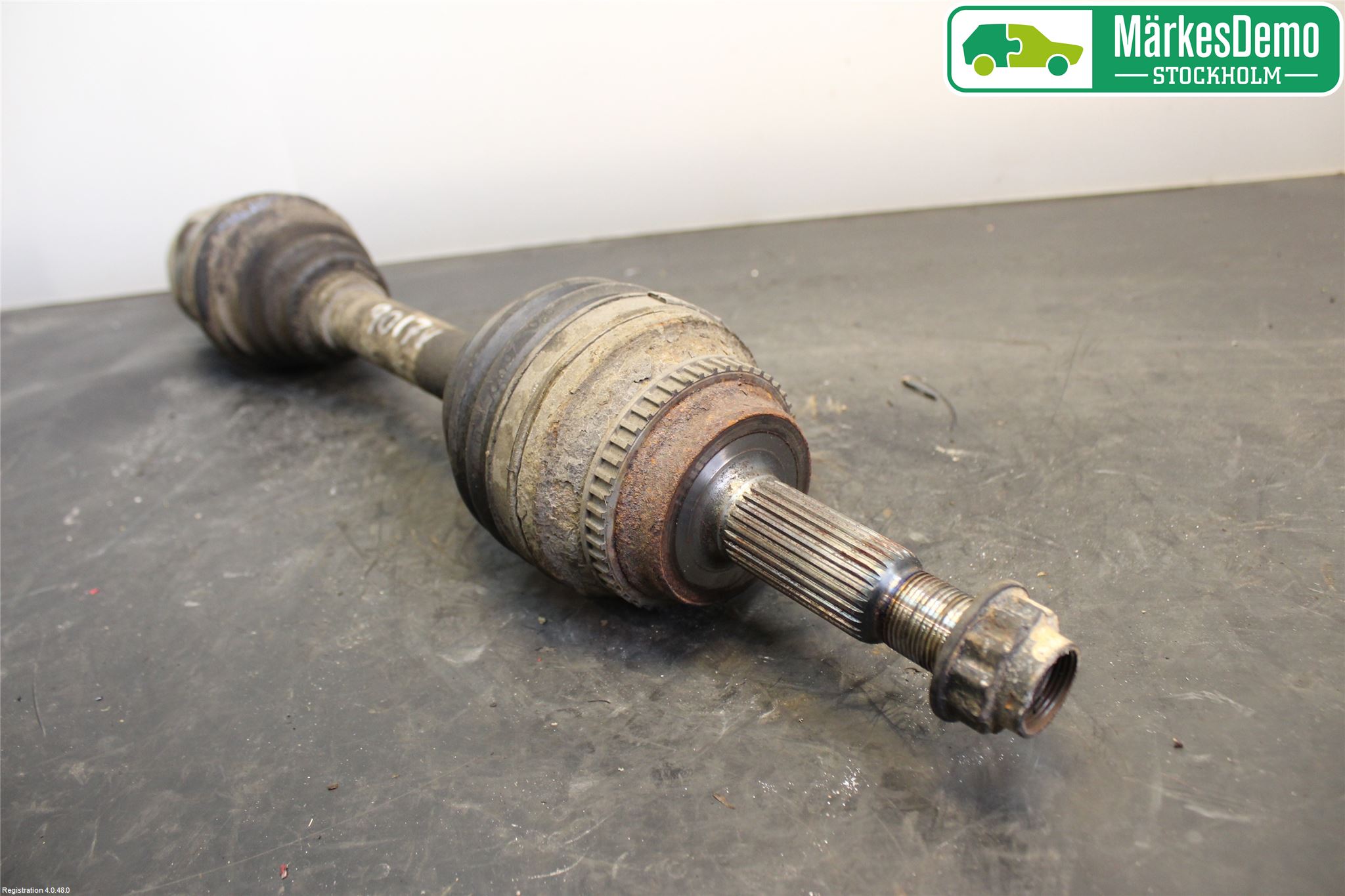 Toyota RAV 4 00-06 Drivaxel Fram Vänster
