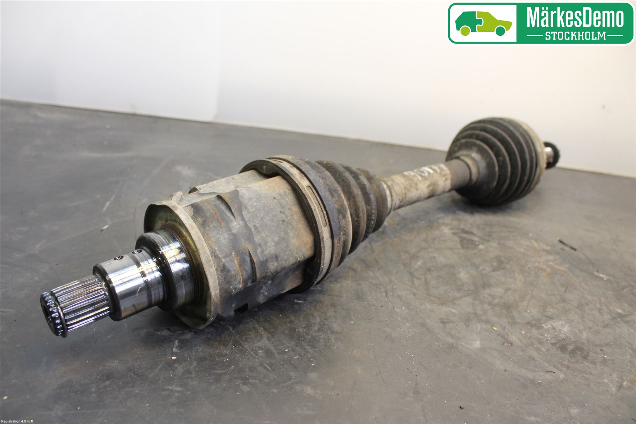 Toyota RAV 4 00-06 Drivaxel Fram Vänster