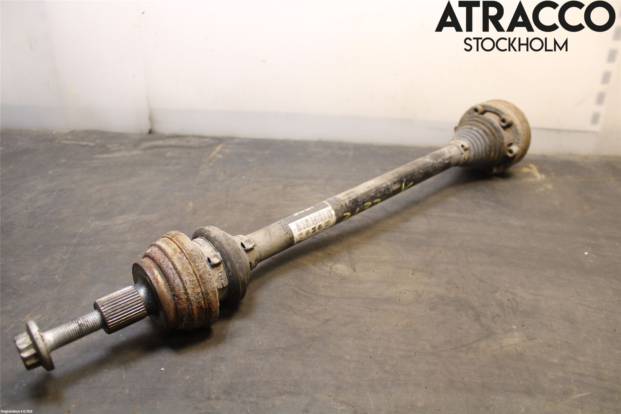 Volkswagen VW PASSAT 15-19 Drivaxel Bak Vänster