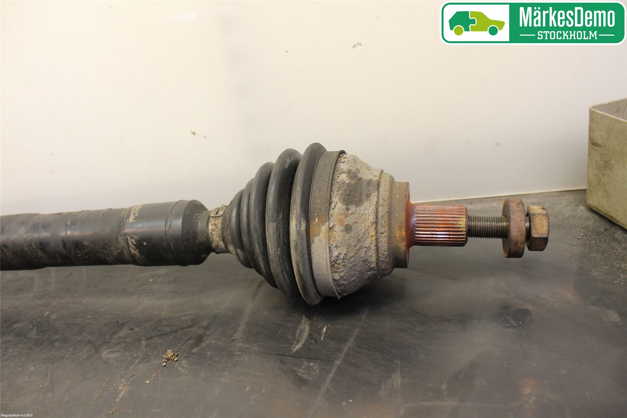 Volkswagen VW GOLF V 04-09 Drivaxel Fram Höger