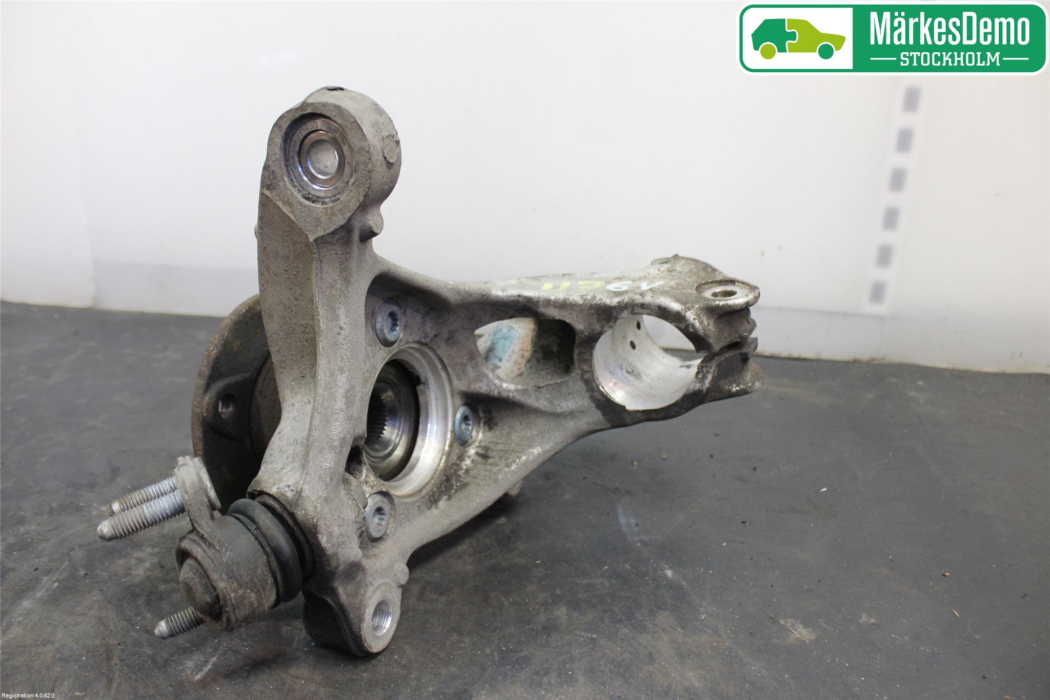 Volkswagen VW PASSAT 15-19 Styrspindel Lagerhus Vä