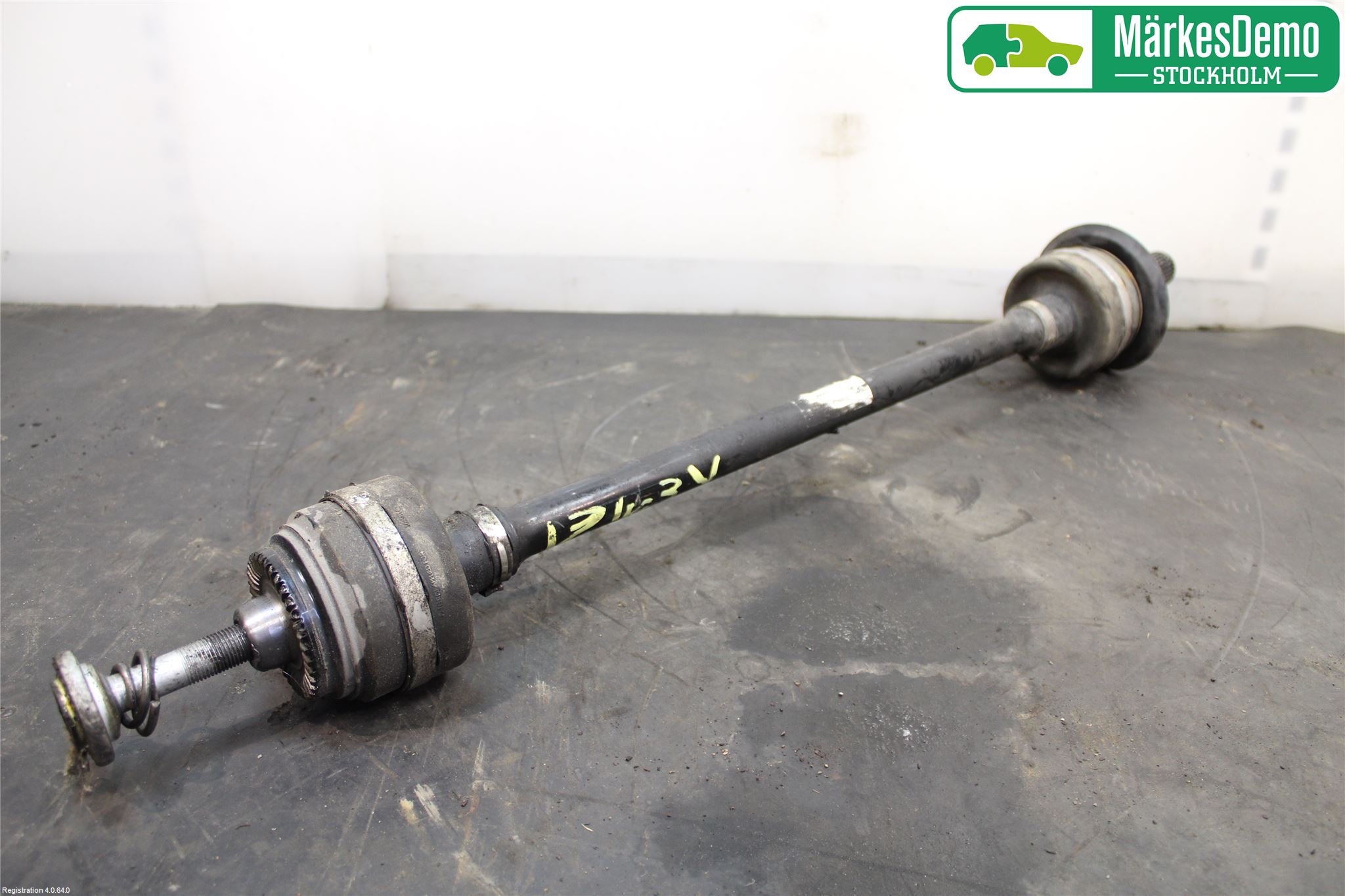 BMW 5 G30/G31/F90 17-23 Drivaxel Bak Vänster