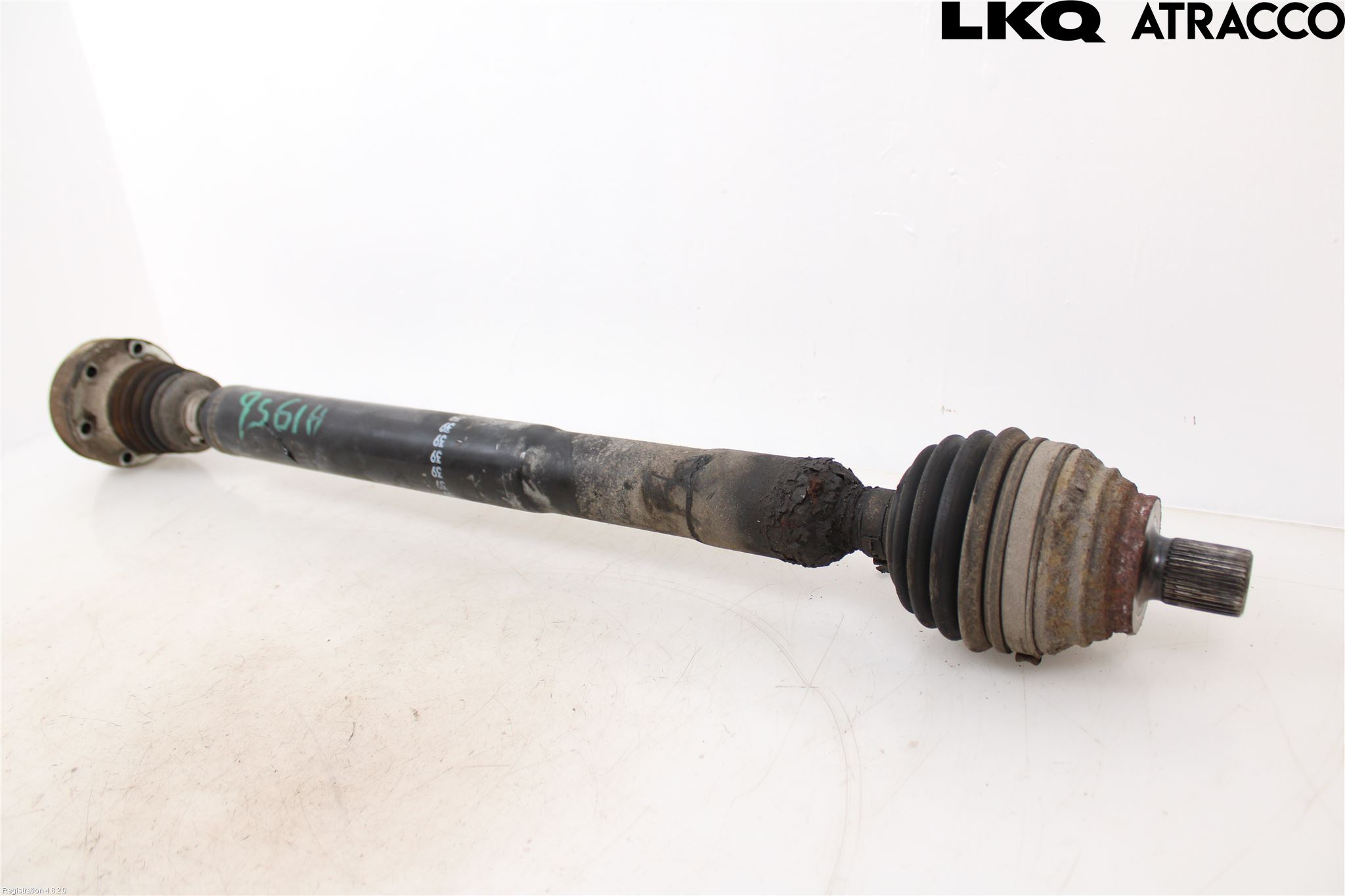 Volkswagen VW PASSAT 11-14 Drivaxel Fram Höger