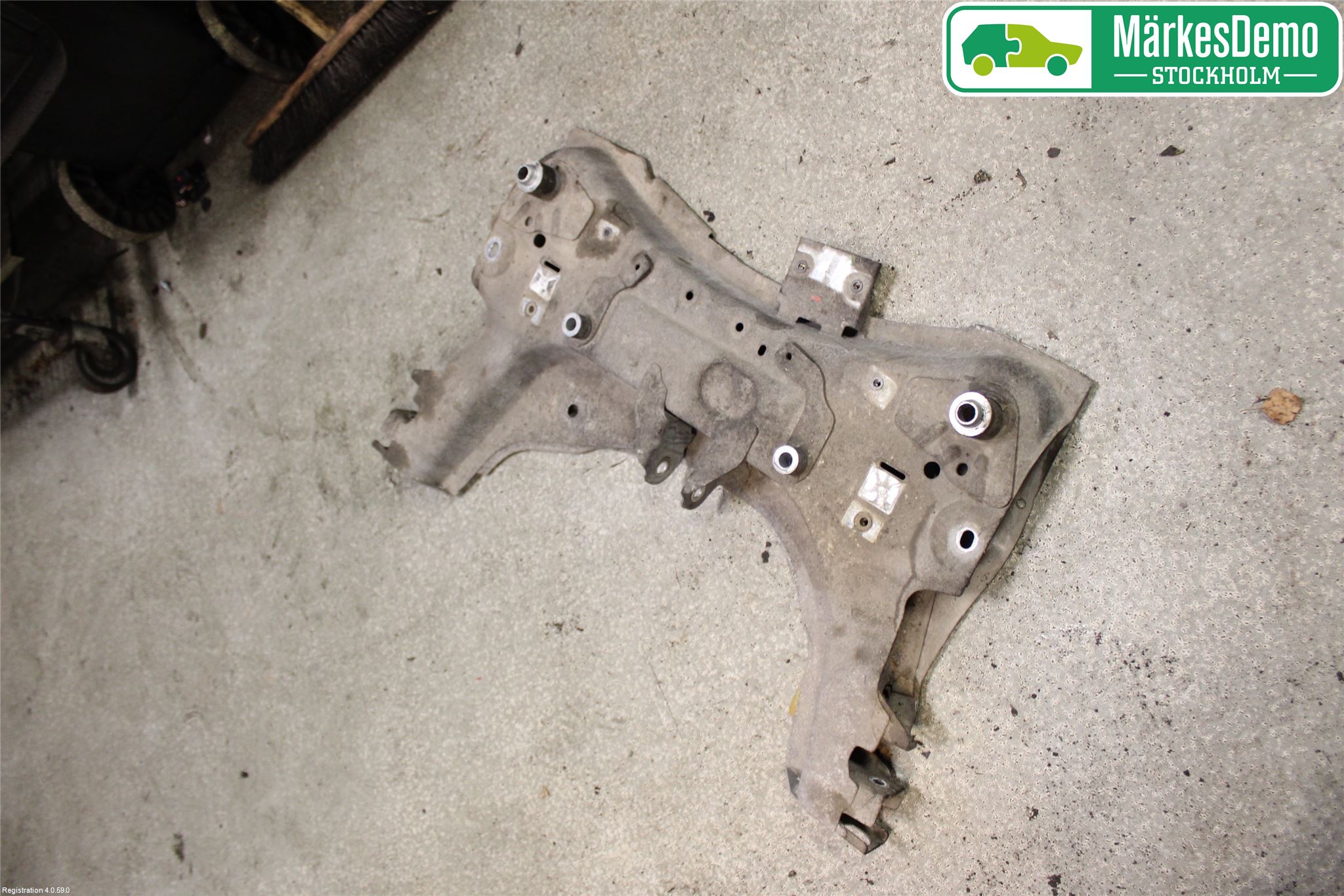 Renault CAPTUR 13-19 Framvagnsbalk