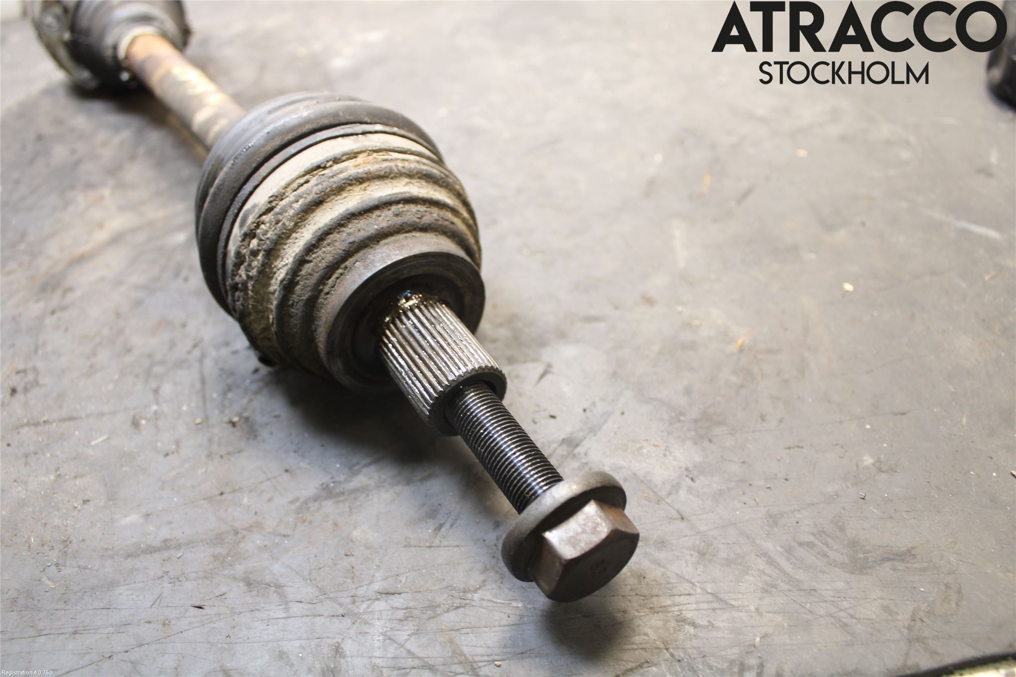 Volkswagen VW PASSAT 05-11 Drivaxel Fram Vänster
