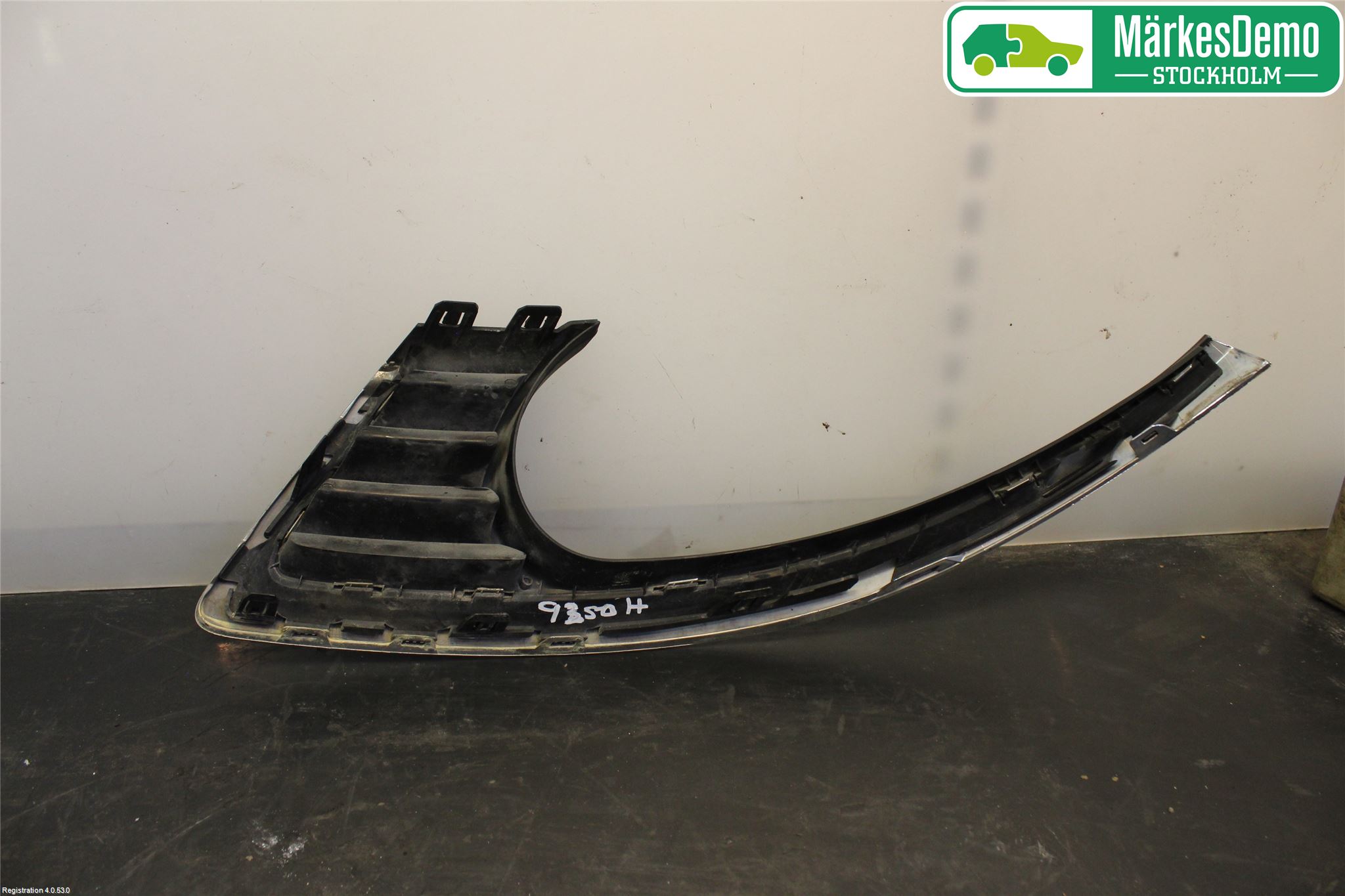 Saab 9-5     06-10 Strålkastarsarg Höger