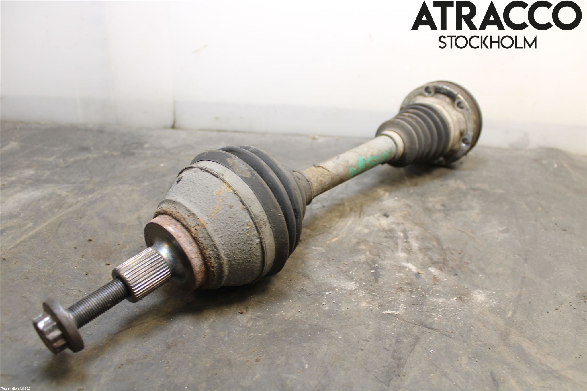Volkswagen VW PASSAT 11-14 Drivaxel Fram Vänster