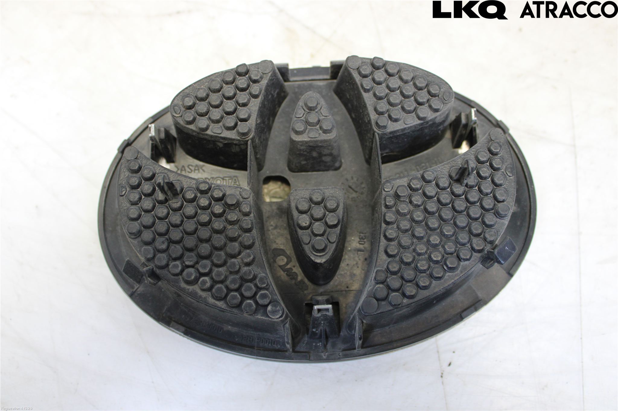 Toyota YARIS XP130 12-14 Emblem