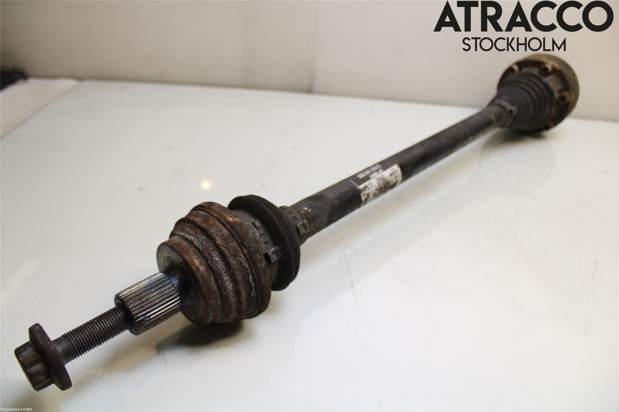 Volkswagen VW PASSAT 15-19 Drivaxel Bak Vänster
