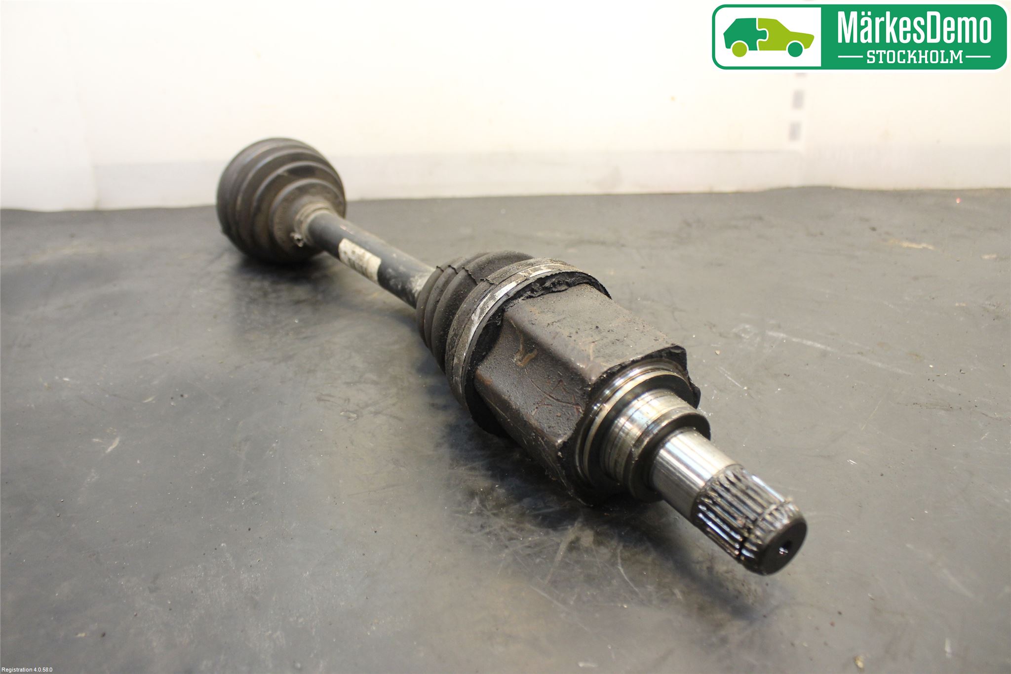 BMW X3 E83     03-10 Drivaxel Fram Vänster