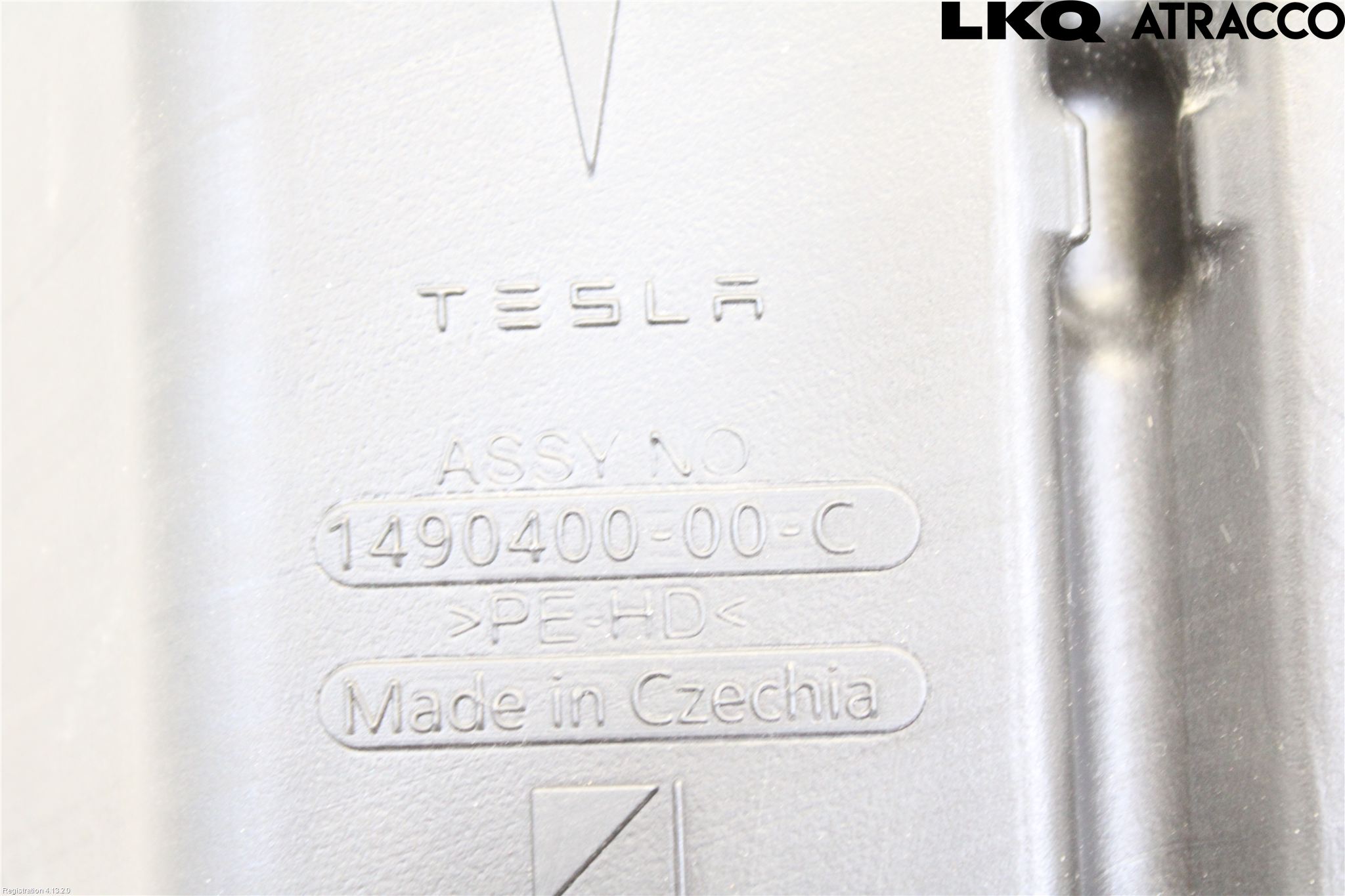 Tesla MODEL Y 21- Spolartank Vindruta