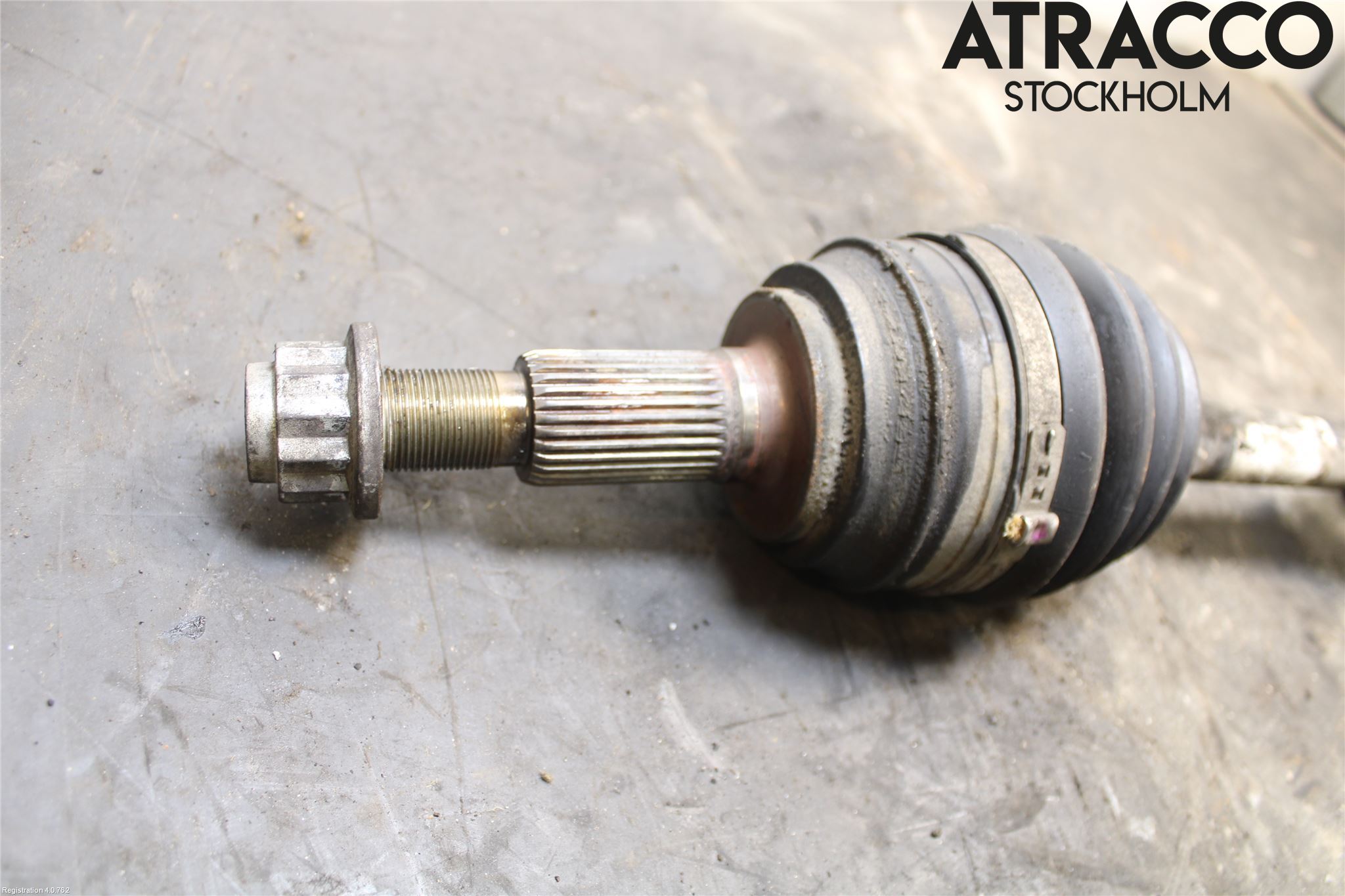 Porsche CAYENNE 03- Drivaxel Fram Höger