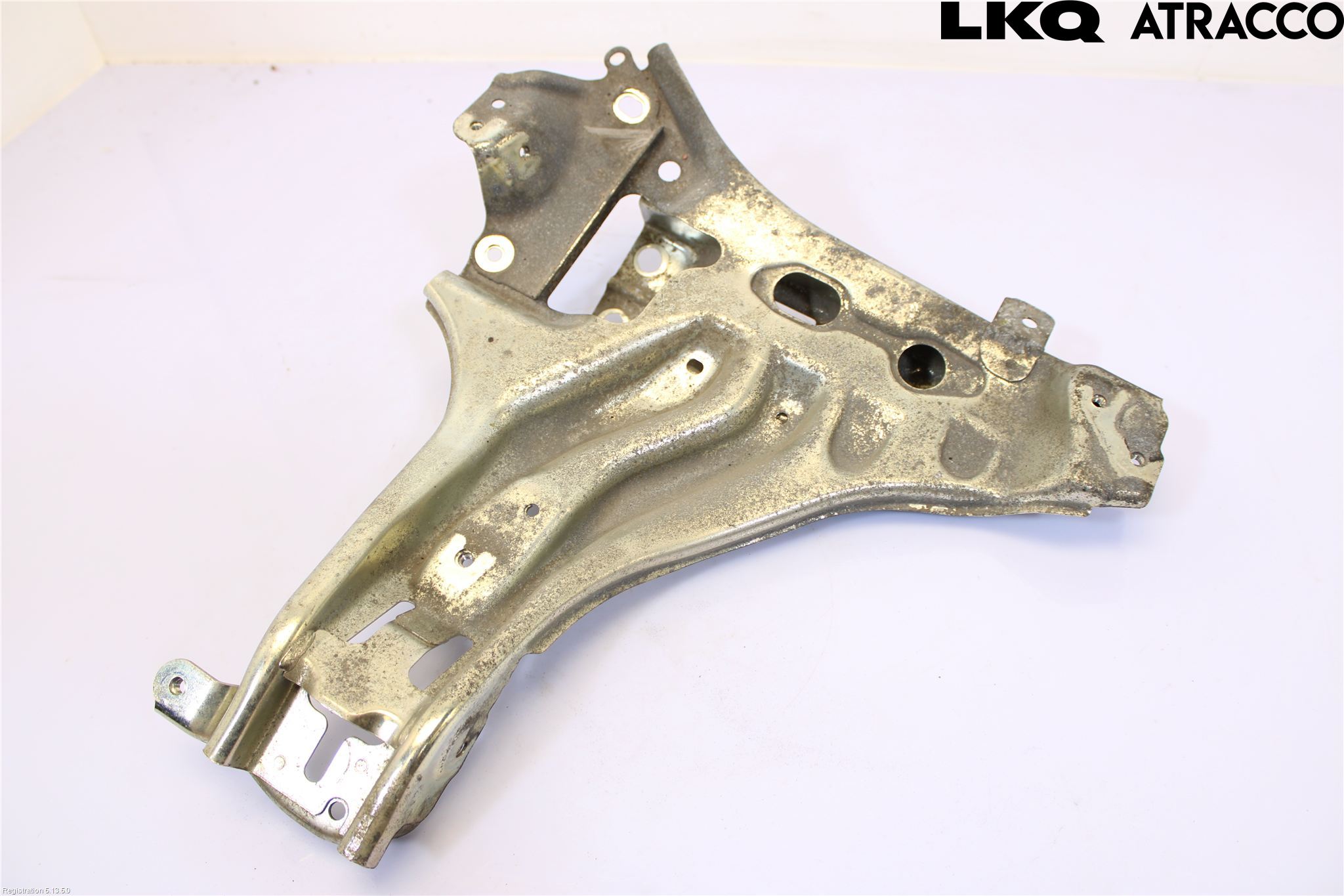 Toyota AURIS 13-19 Skärmfäste Fram Vä