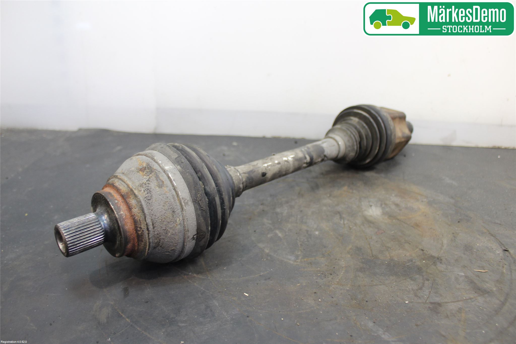 Volkswagen VW PASSAT 15-19 Drivaxel Fram Vänster