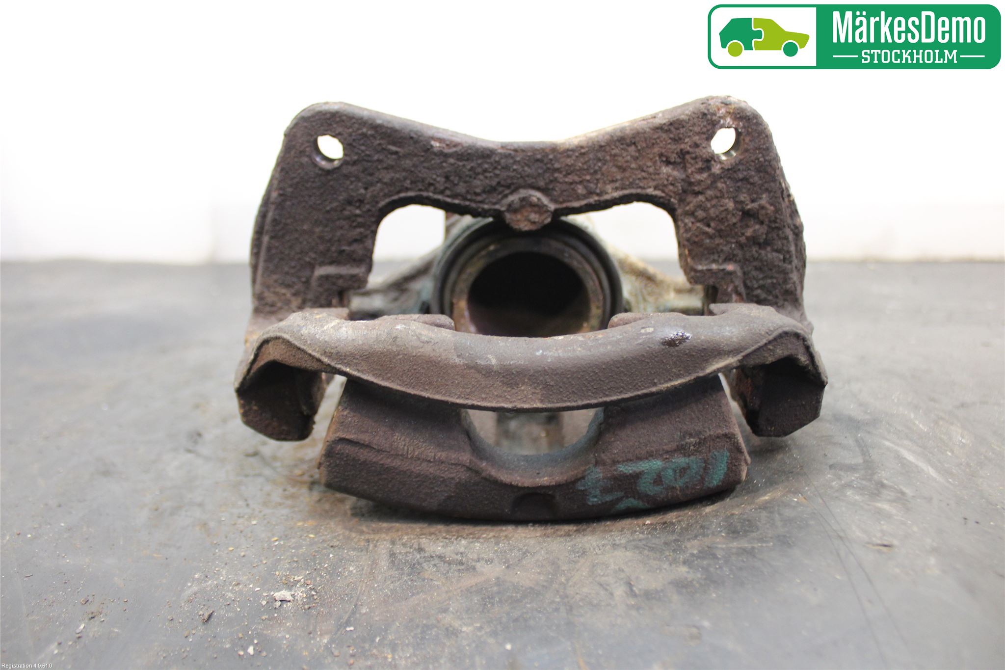 Mitsubishi CARISMA 00-04 Bromsok Fram Vänster