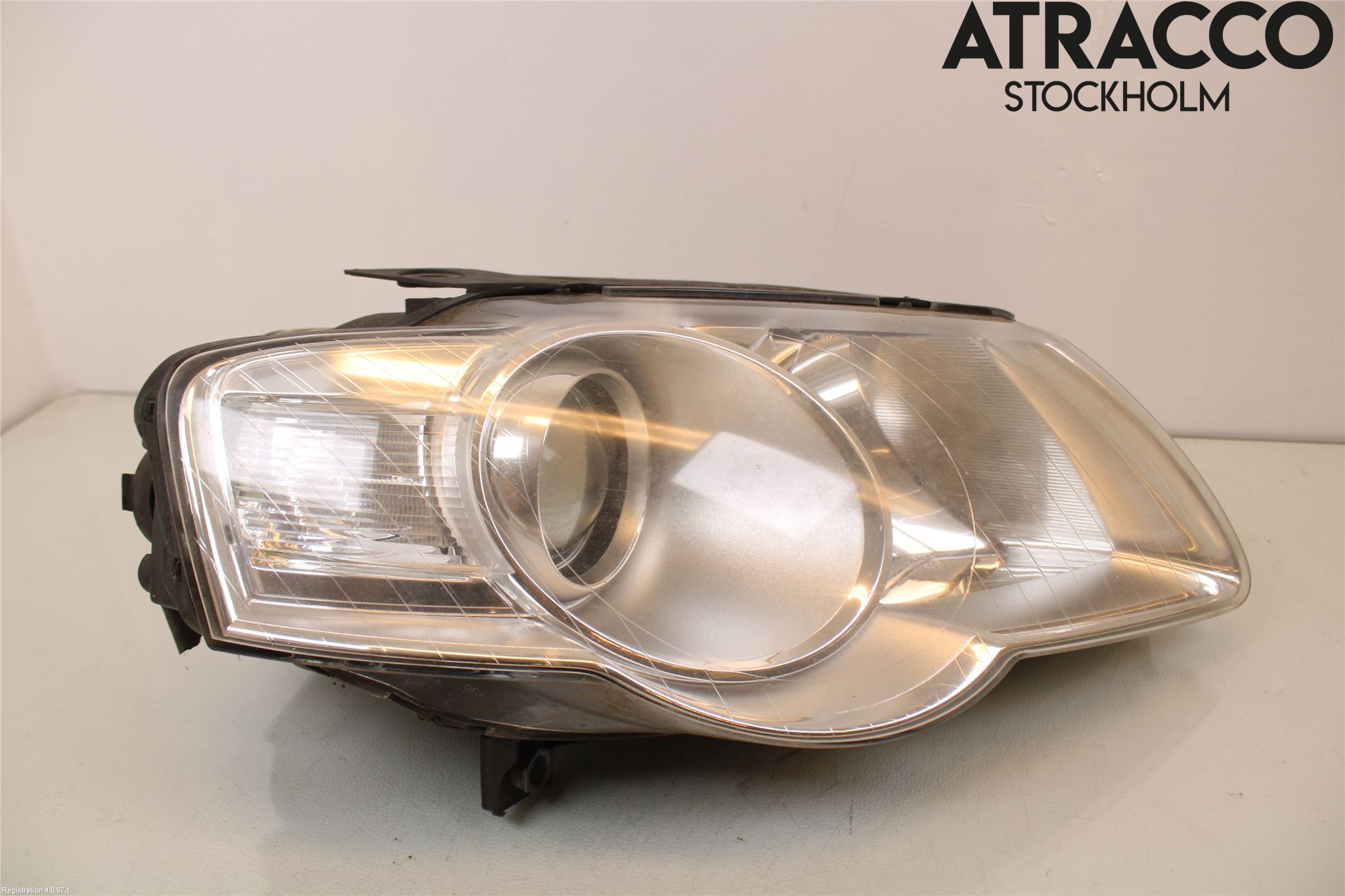 Volkswagen VW PASSAT 05-11 Strålkastare Höger