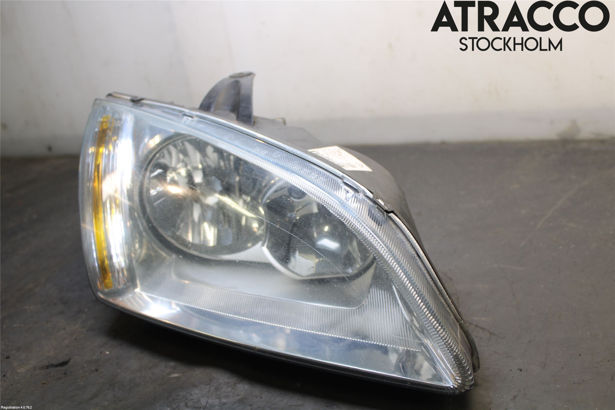 Ford FOCUS     04-07 Strålkastare Höger