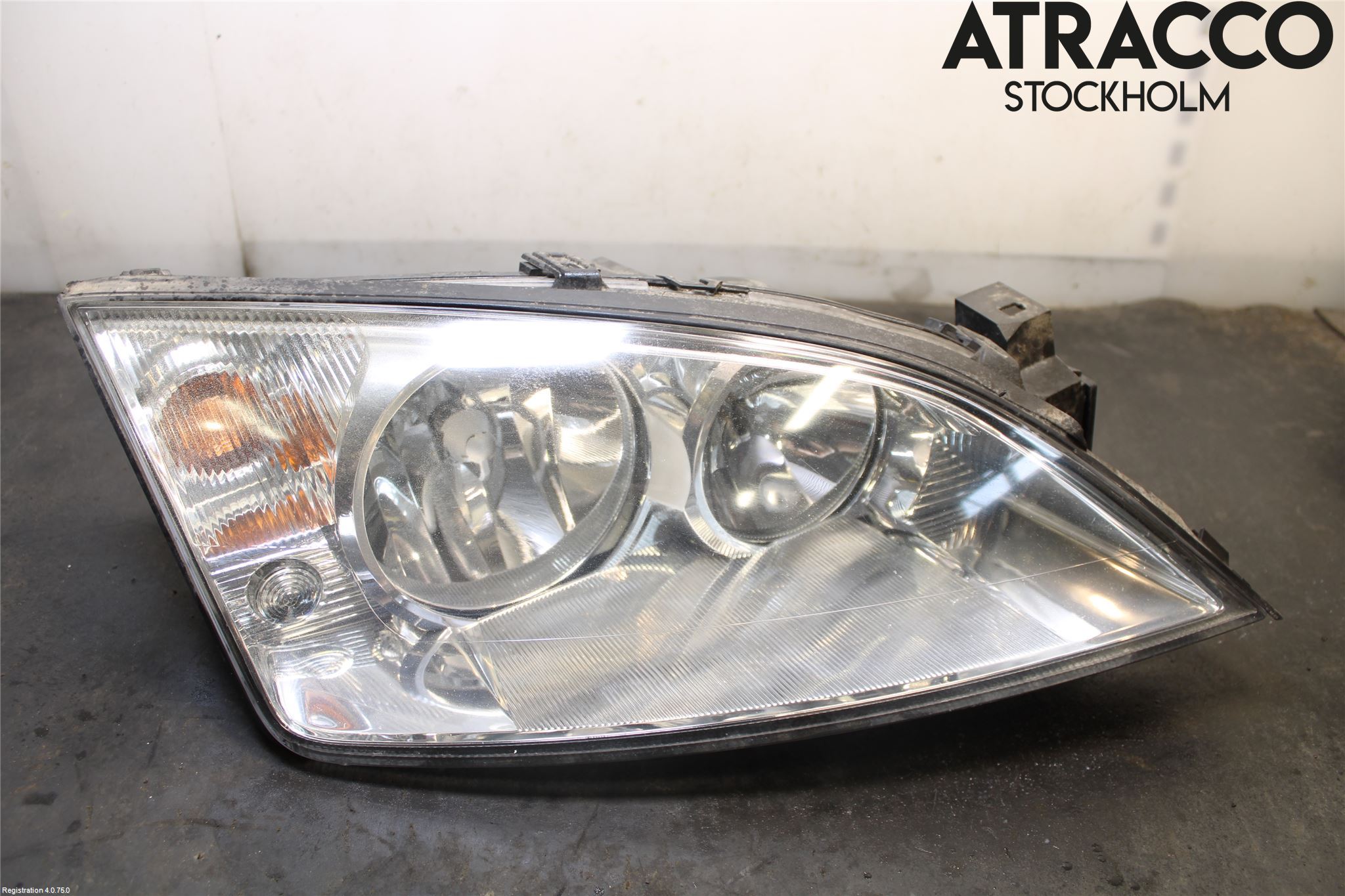 Ford MONDEO     01-06 Strålkastare Höger