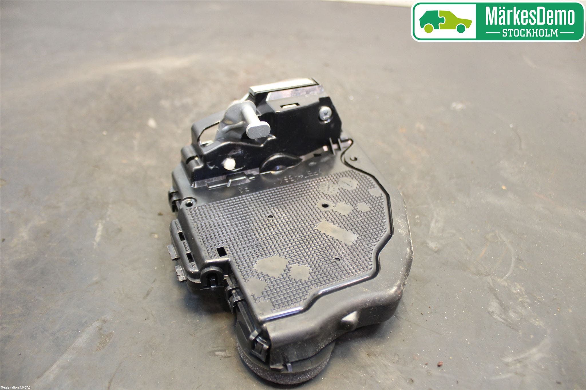 Toyota RAV4 13-18 Låskista-Dörrlås