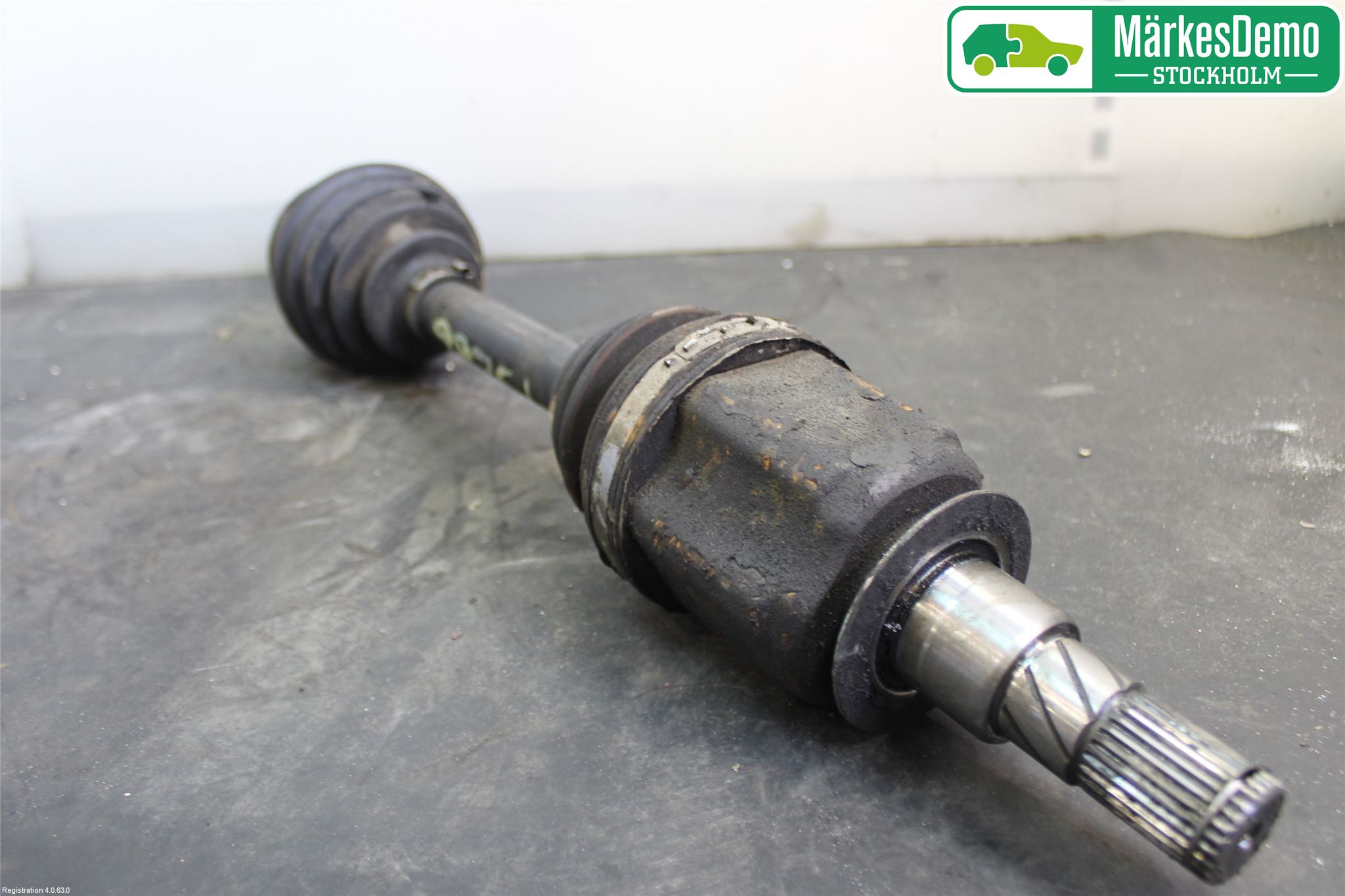 Nissan NAVARA 05-16 Drivaxel Fram Vänster