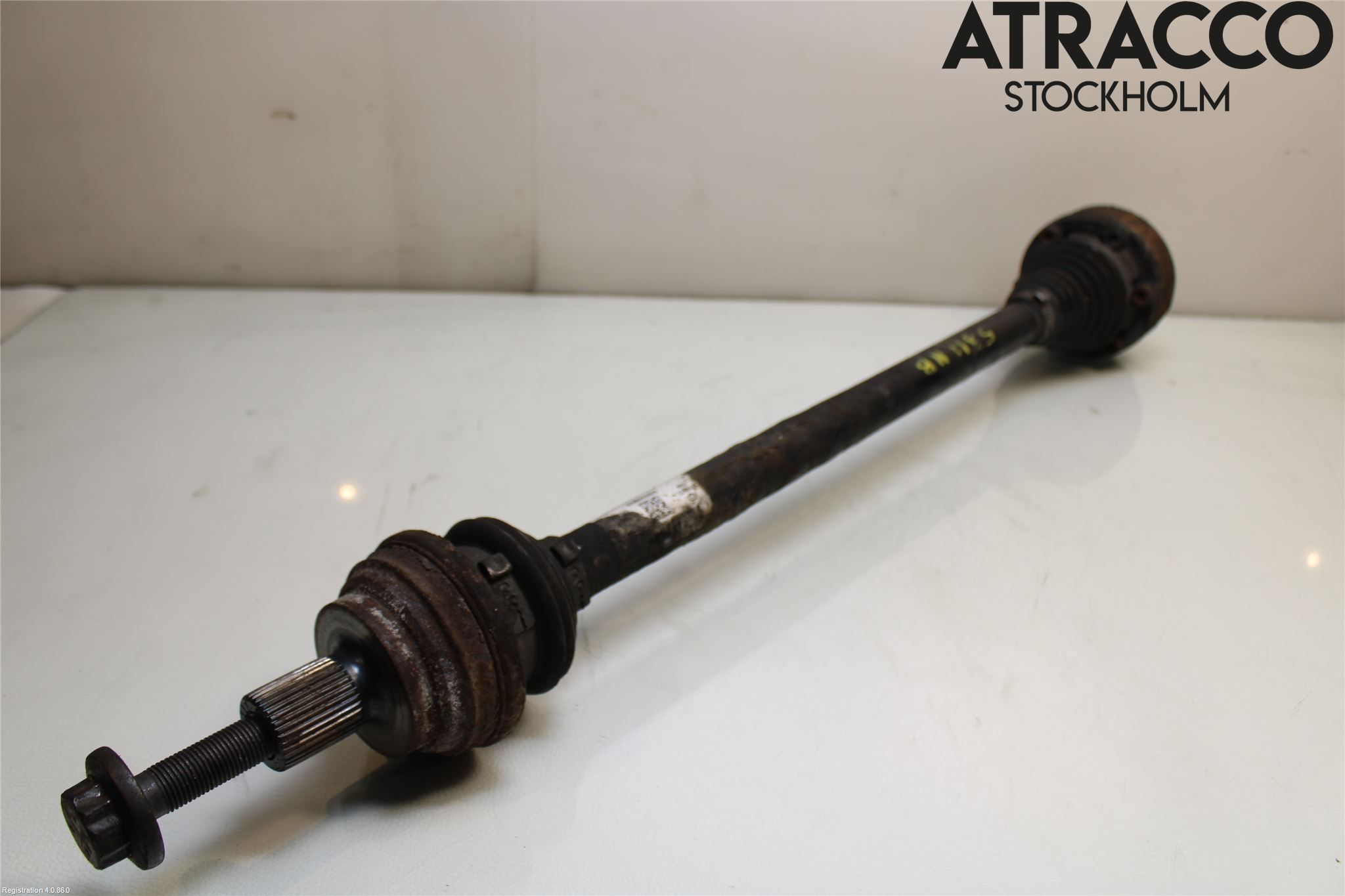 Volkswagen VW PASSAT 15-19 Drivaxel Bak Höger