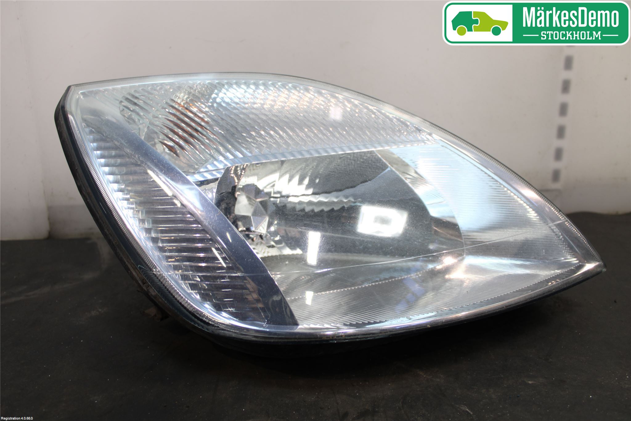 Ford FIESTA     02-05 Strålkastare Höger