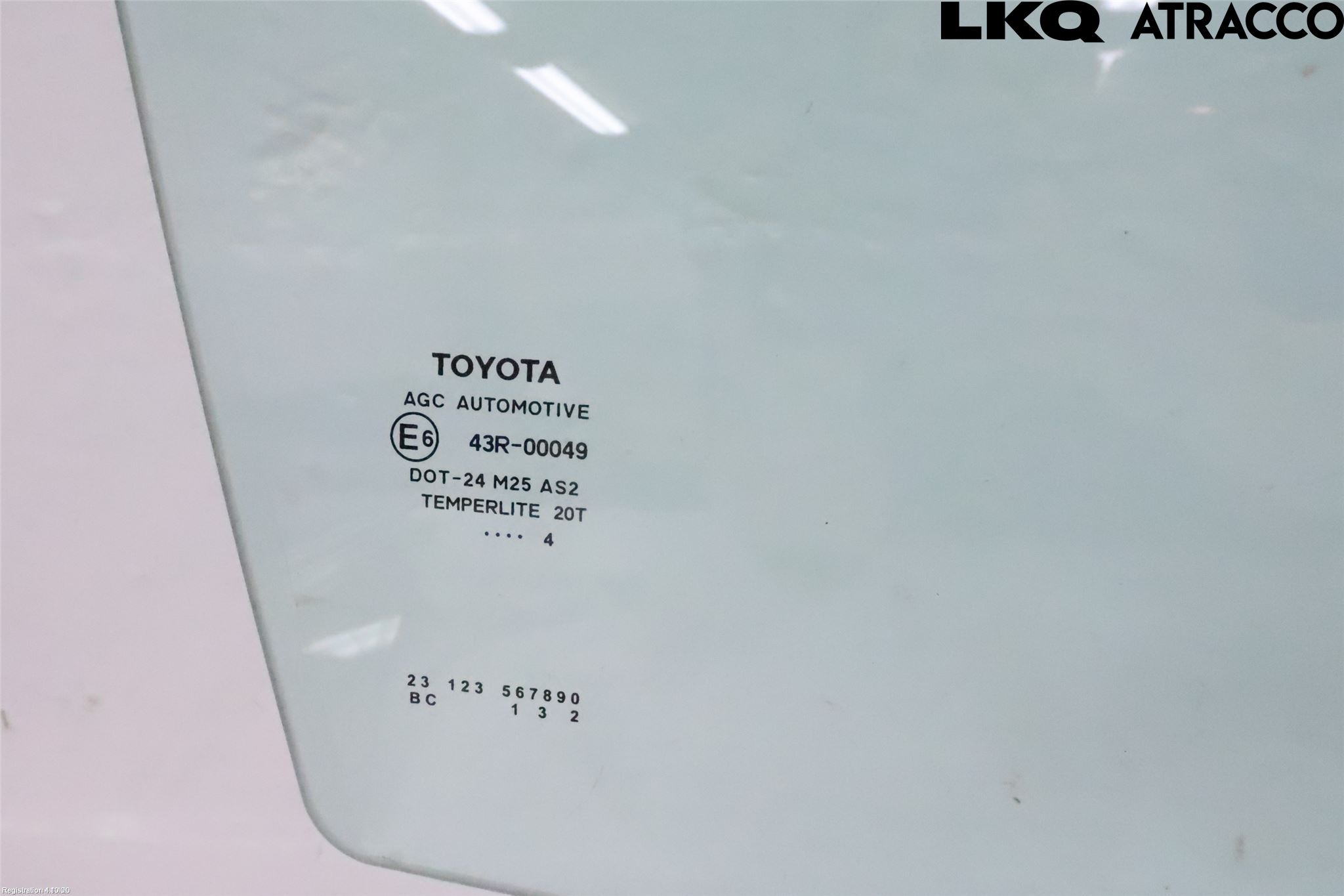 Toyota AURIS 13-19 Dörruta Fram Höger