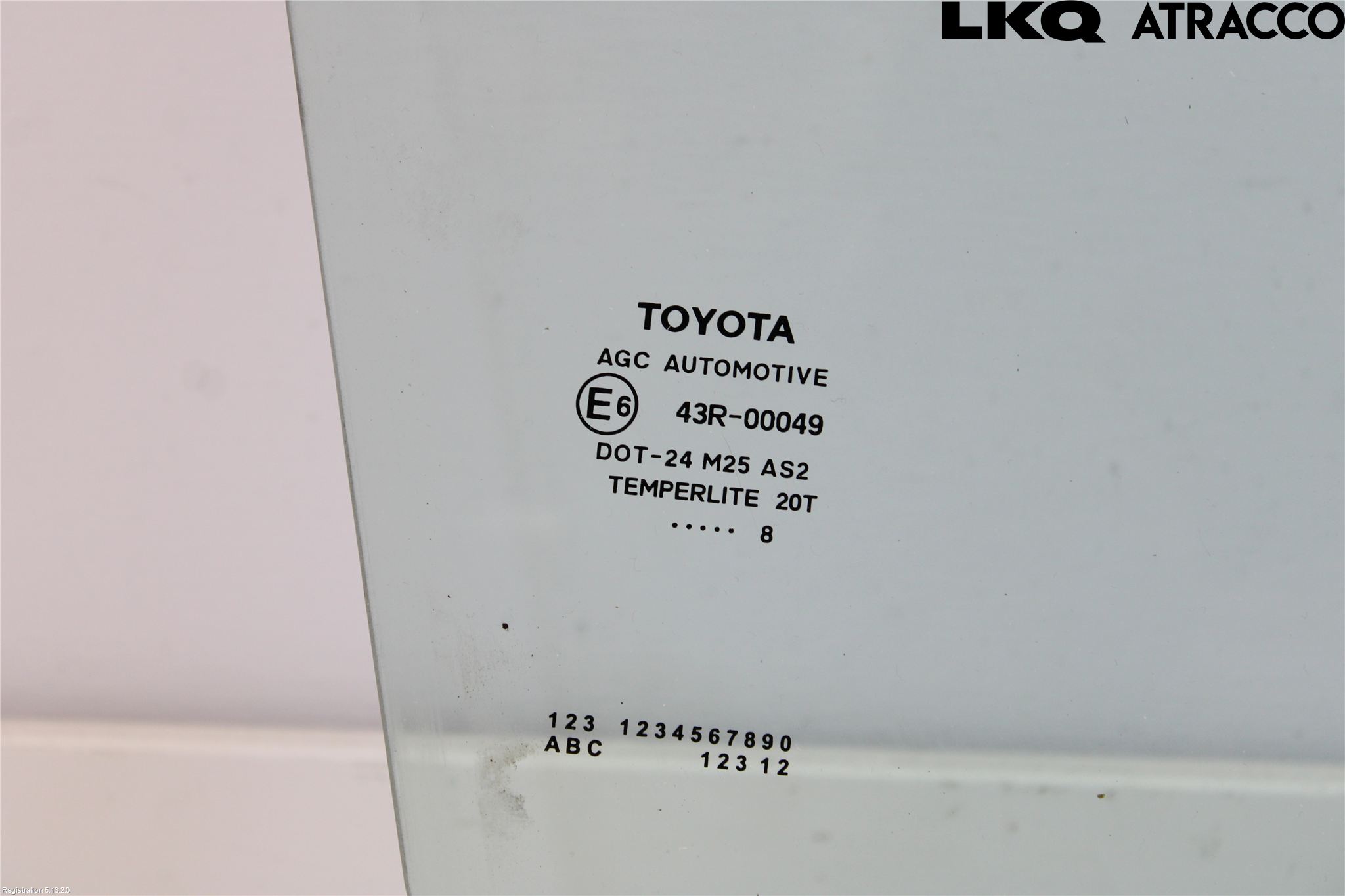 Toyota AURIS 13-19 Dörruta Fram Höger