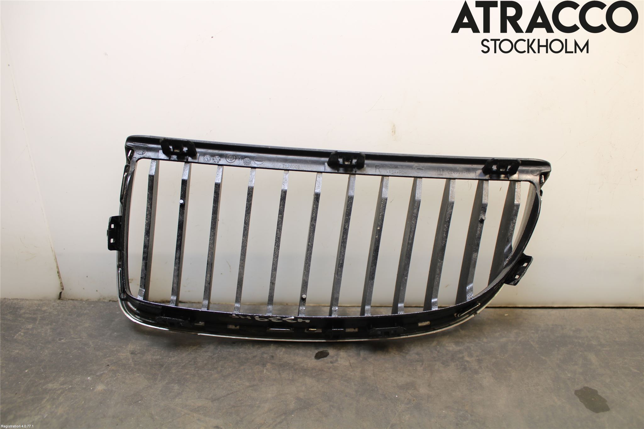 BMW 3 E90/91 SED/TOU 05-12 Grilldel Höger