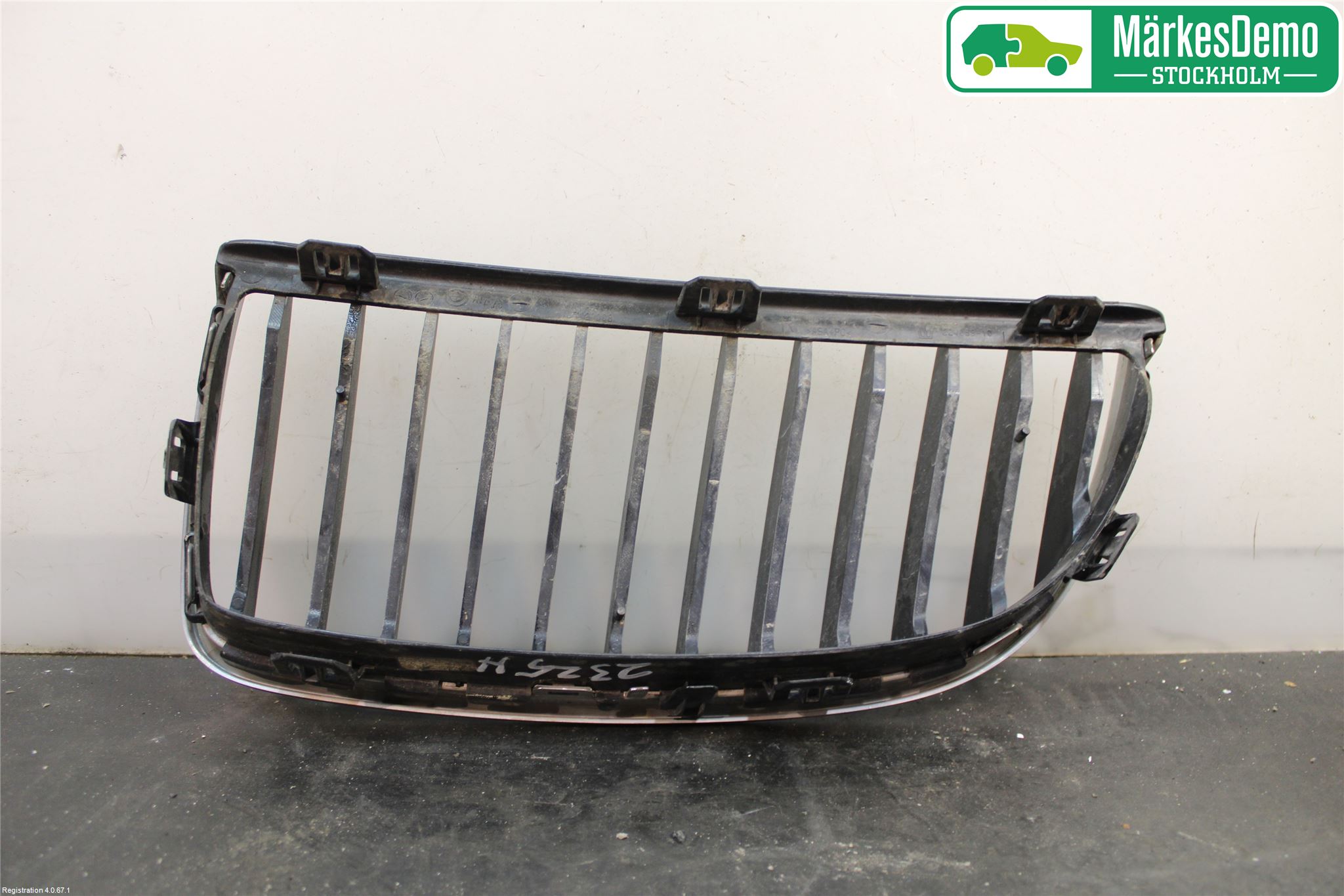 BMW 3 E90/91 SED/TOU 05-12 Grilldel Höger