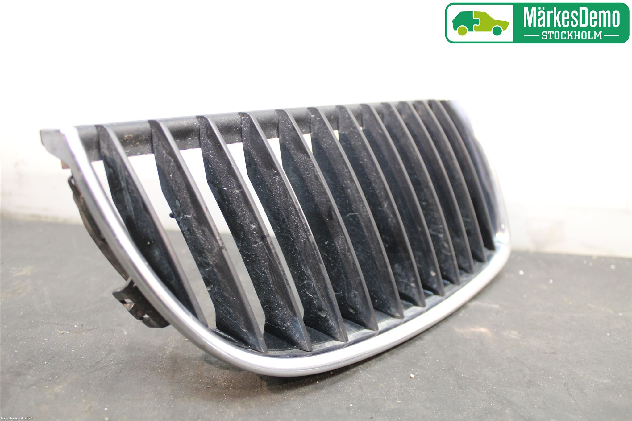 BMW 3 E90/91 SED/TOU 05-12 Grilldel Höger