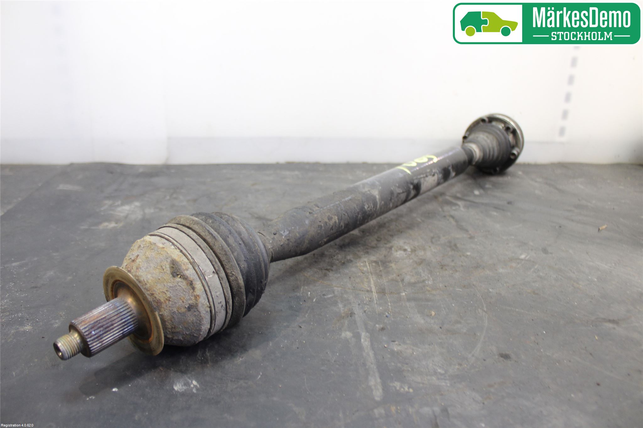 Volkswagen VW POLO 10-17 Drivaxel Fram Höger