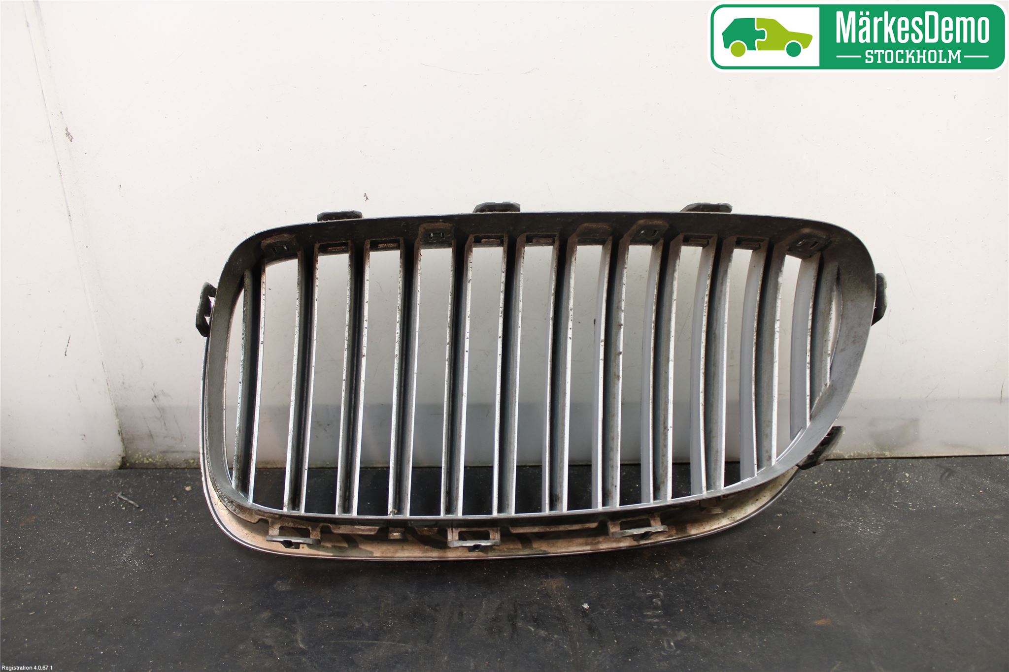 BMW 5 F10/F11/F18 09-17 Grilldel Höger