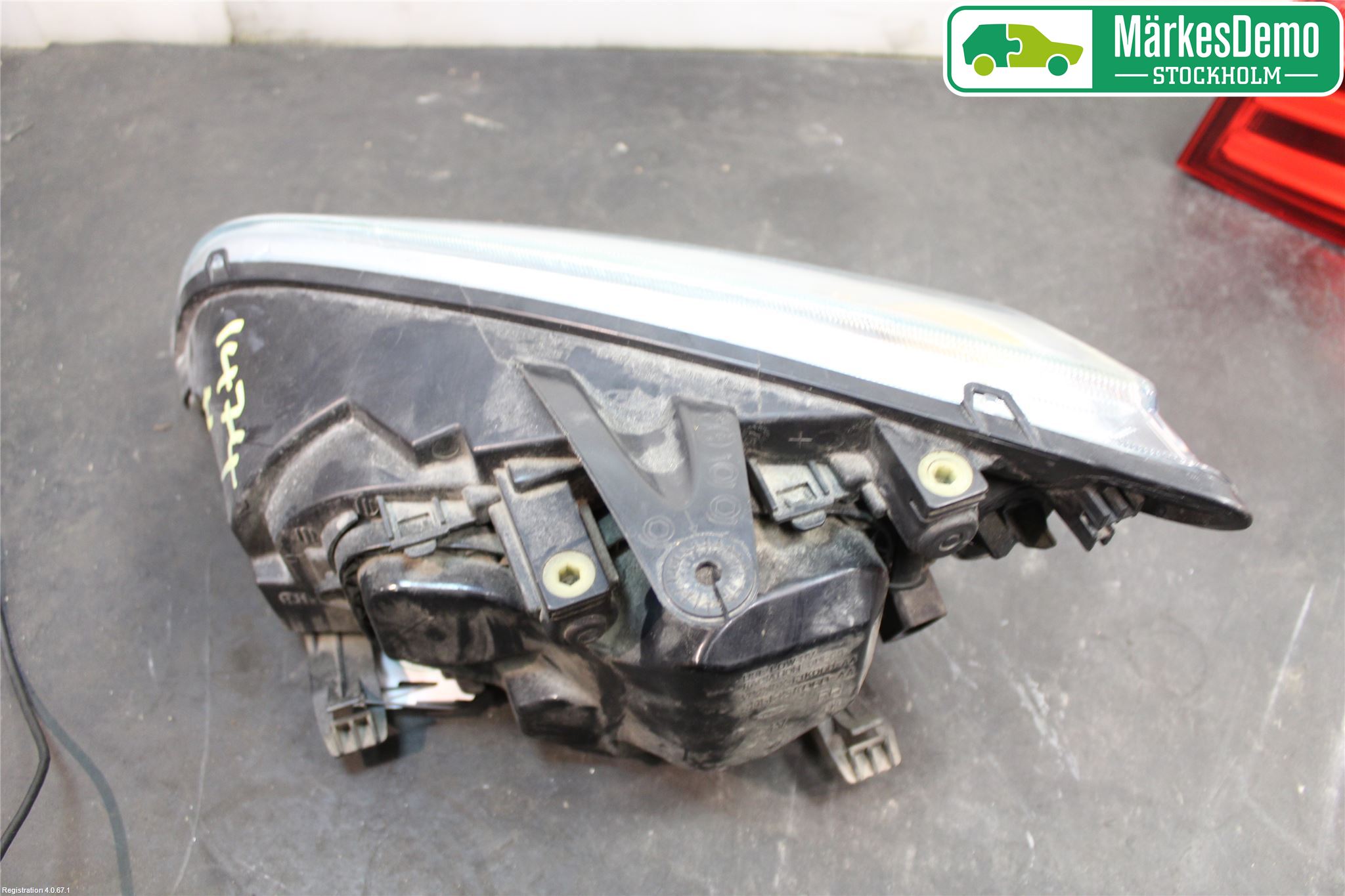 Ford FOCUS     04-07 Strålkastare Höger