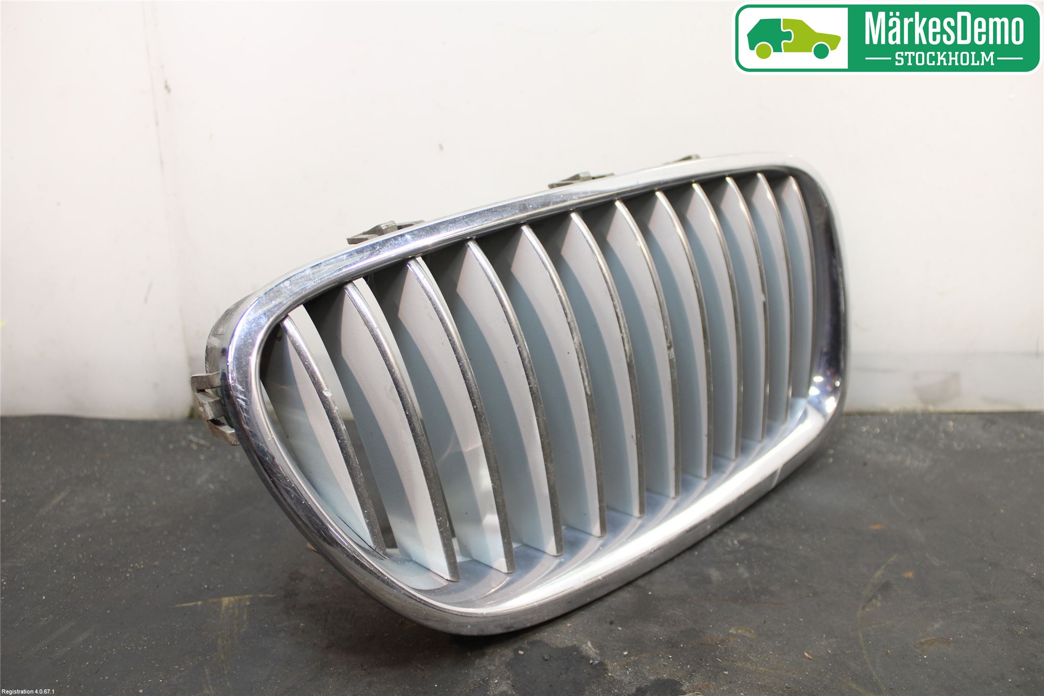 BMW 5 F10/F11/F18 09-17 Grilldel Höger
