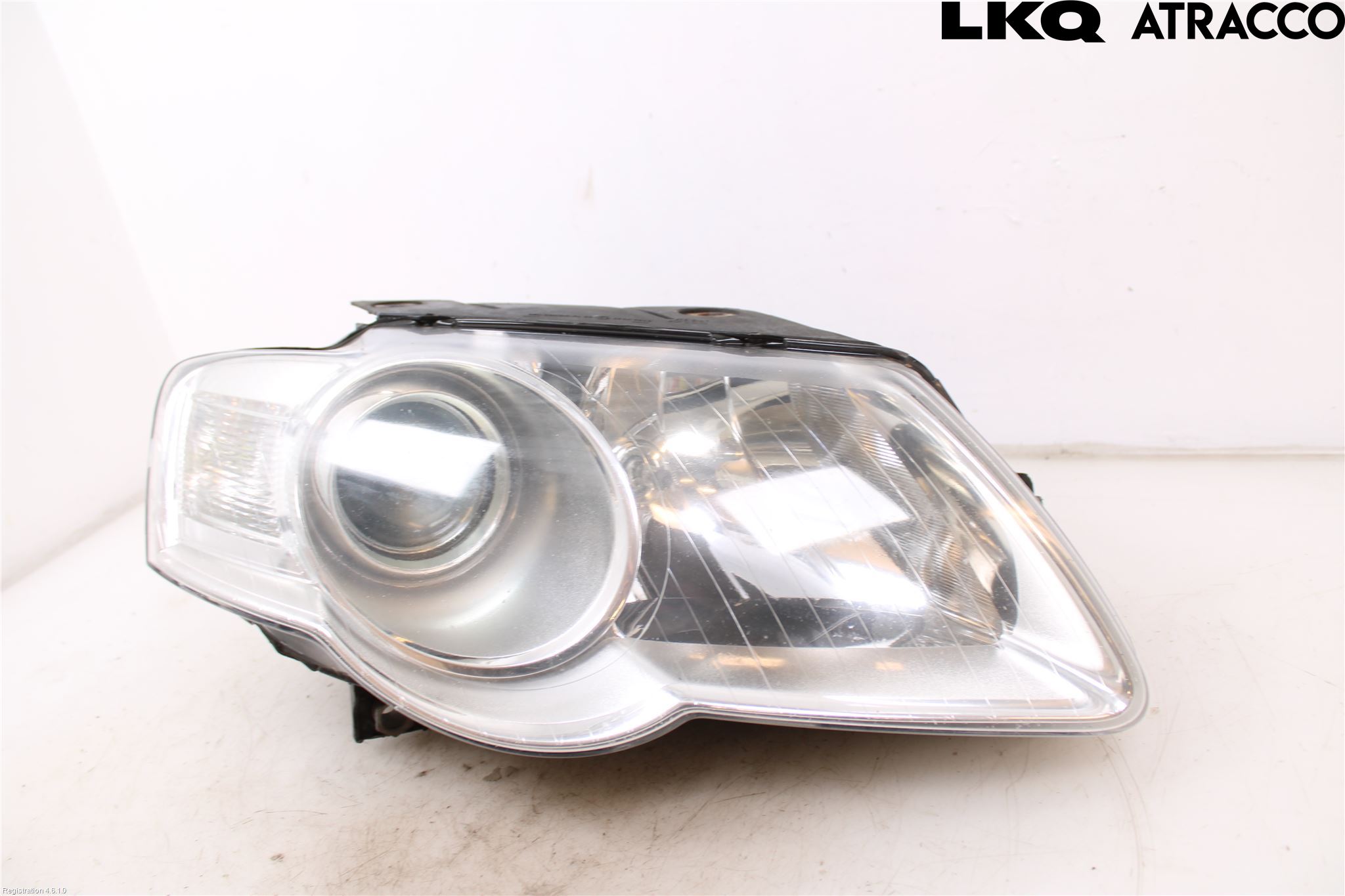 Volkswagen VW PASSAT 05-11 Strålkastare Höger