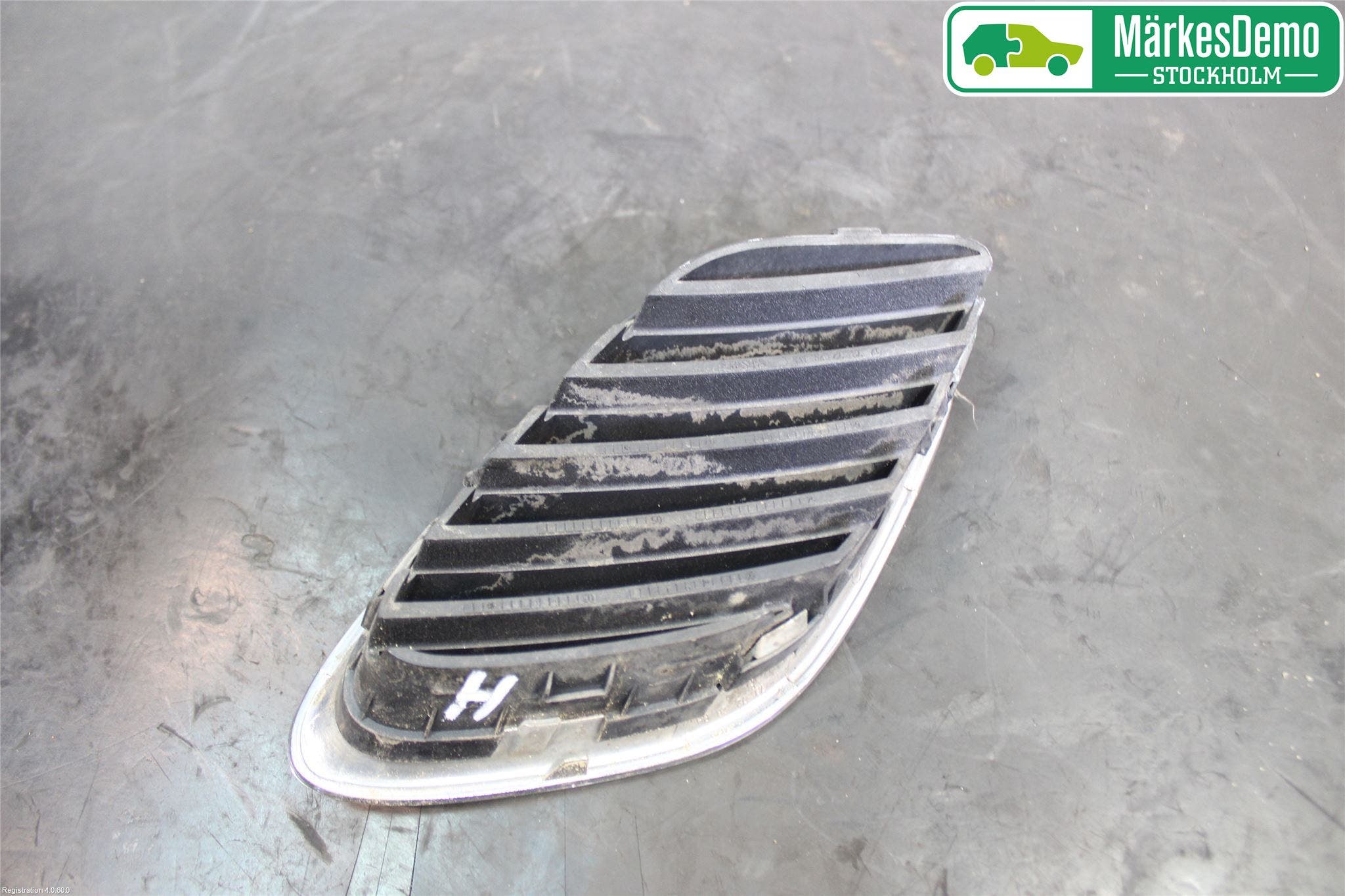 Saab 9-3 VER 2 Grilldel Höger