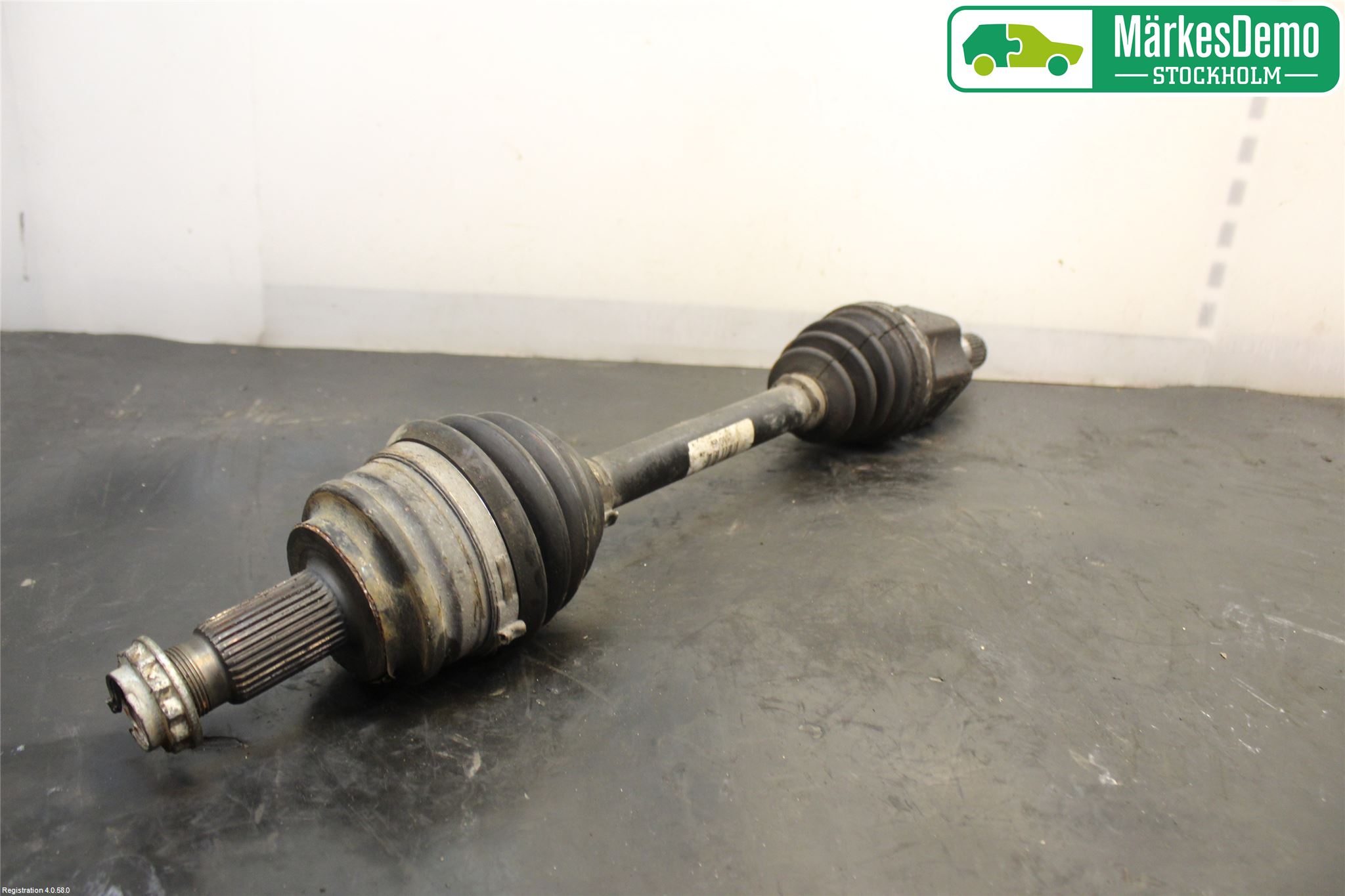 BMW X3 E83     03-10 Drivaxel Fram Vänster