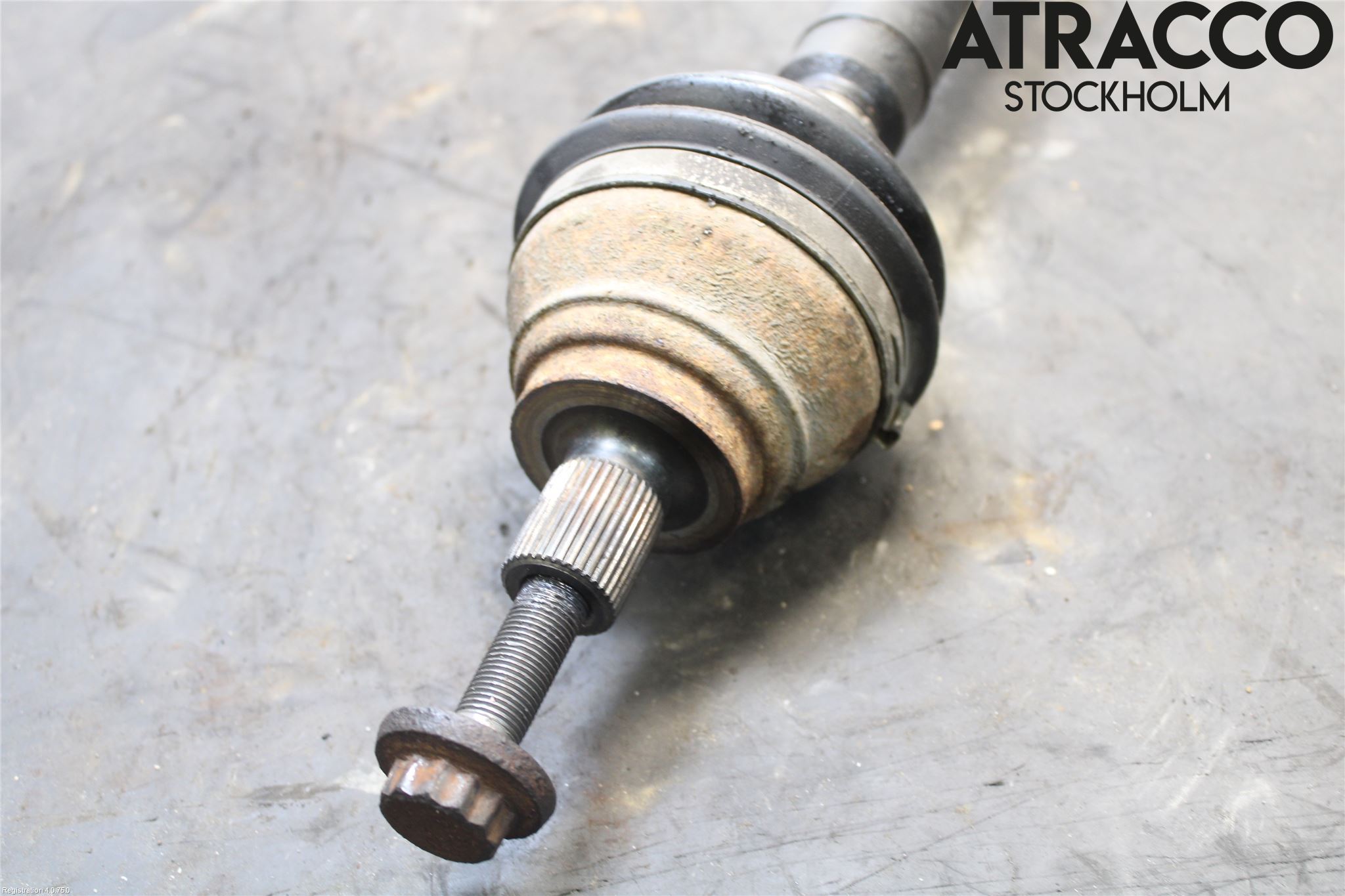 Volkswagen VW CADDY 11-15 Drivaxel Fram Höger